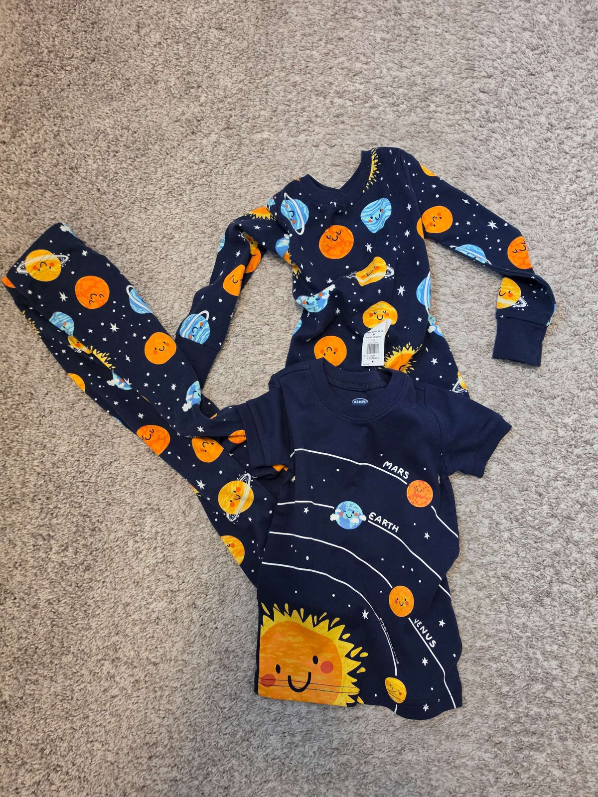Old navy planets pj's nwt 3T 3 pieces , Kids 3T