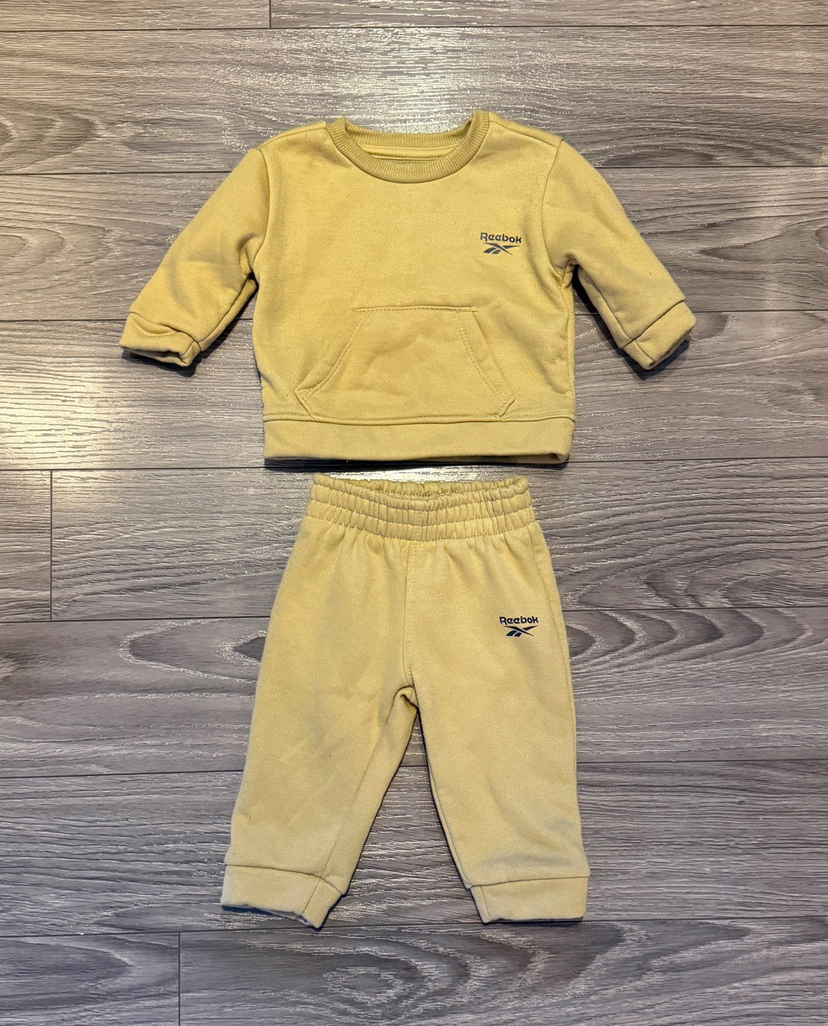 Reebok Sweatsuit Outfit (6-9 Months), Kids 9 Month (6-9M)