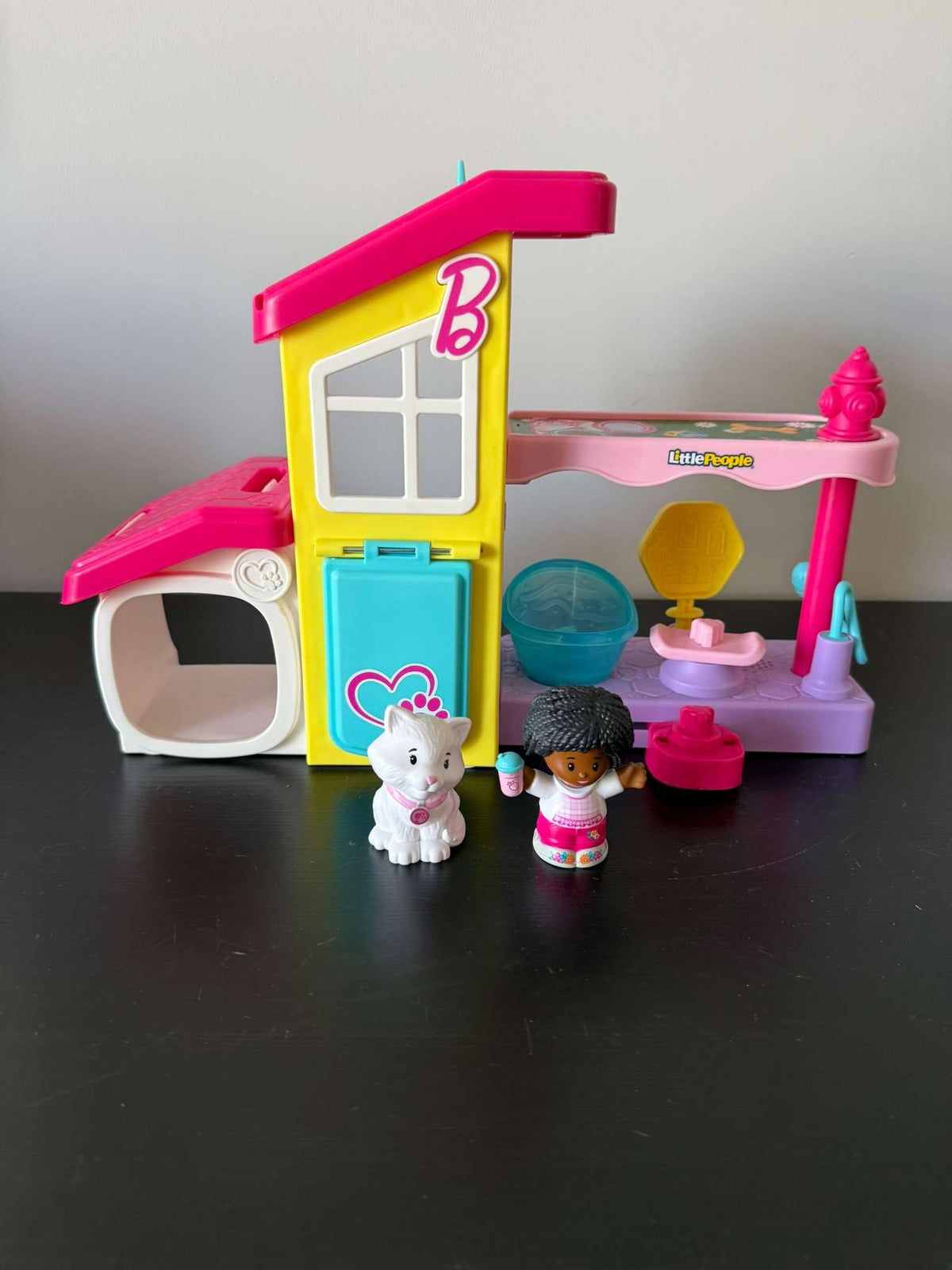 Little People Barbie Pet Spa & Barbie Jeep Cruiser (221)