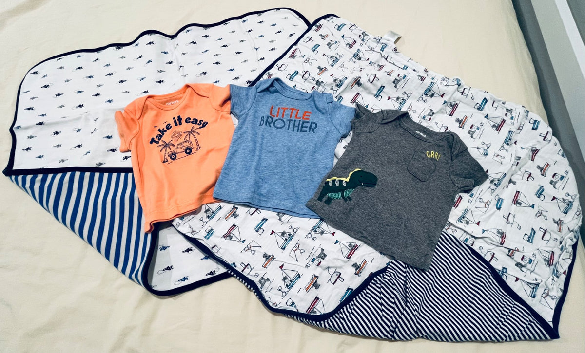 Carter’s 3-pack shirts 6 months With 2 linens, Kids 6 Month (3-6M)