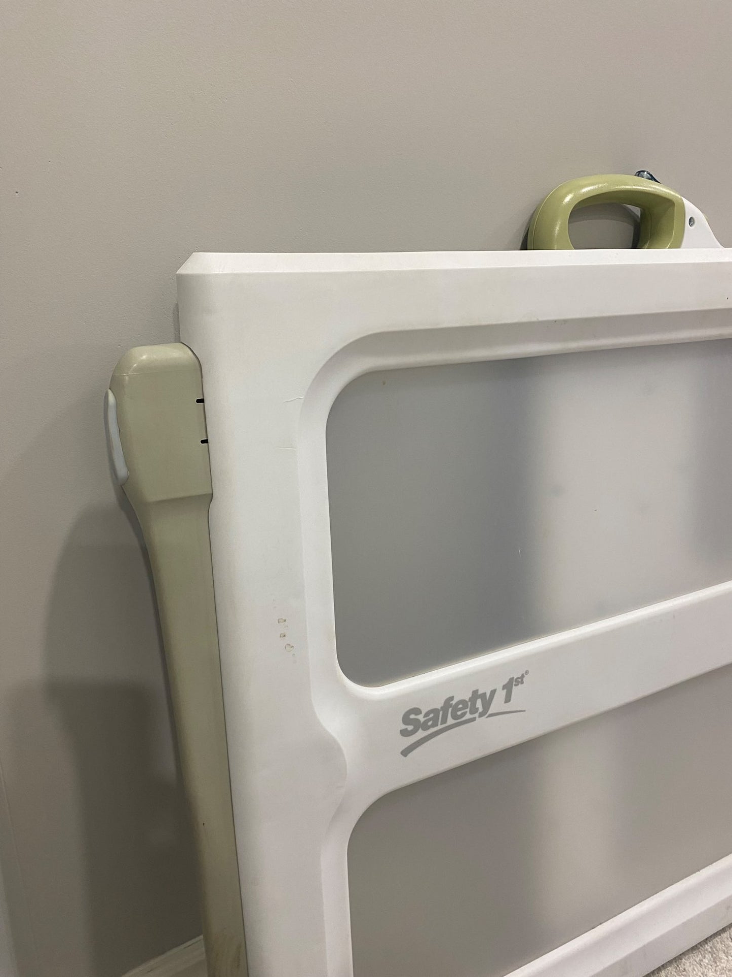 SAFETY 1ST Perfect Fit Safety Gate - White, 28" to 42"