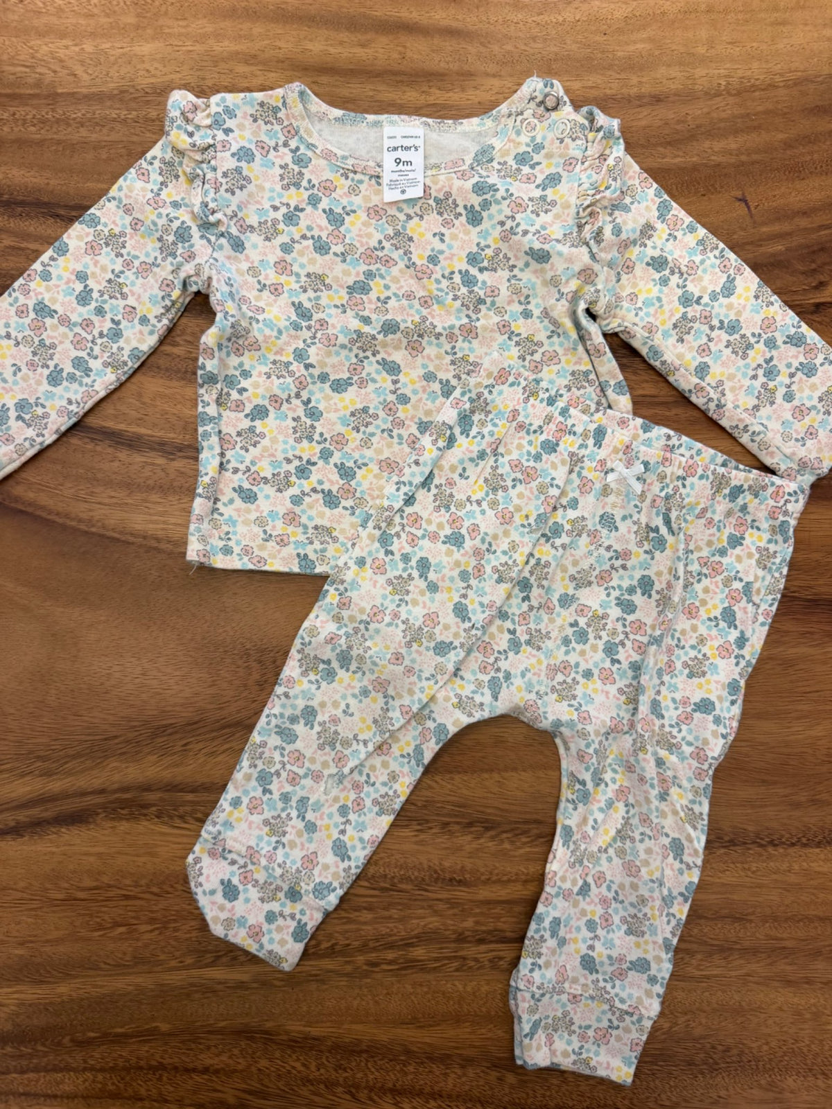 Carter’s floral shirt and pant set, Kids 9 Month (6-9M)