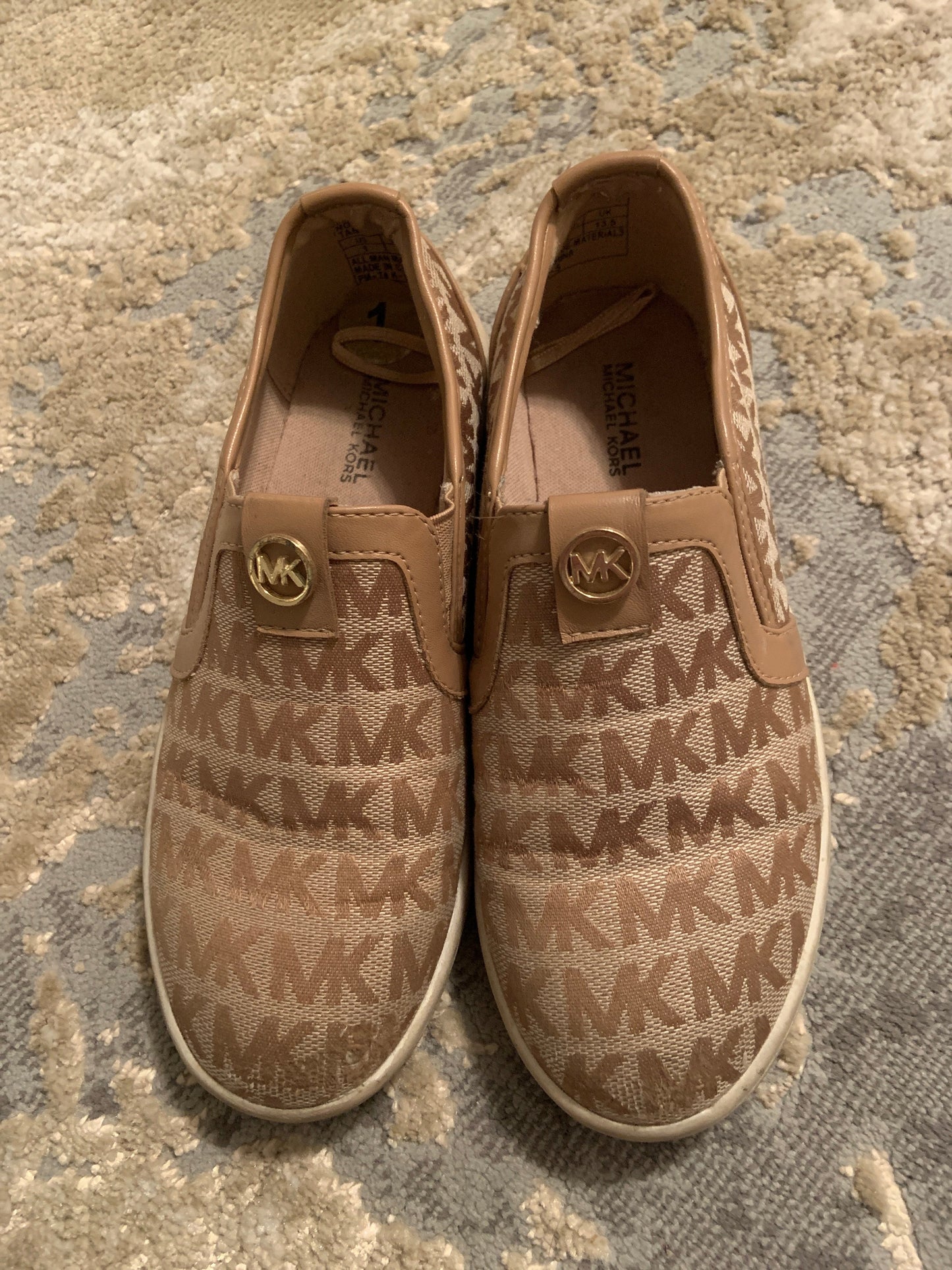 Micheal kors Size 1 logo tan girls slip on, Shoes 1 (Kids:4-8yr)