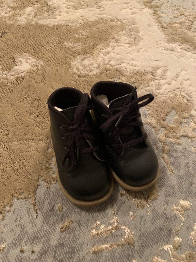 Teeny toes size 5W boy black boots, Shoes 5 (Walkers:12-24 mth)