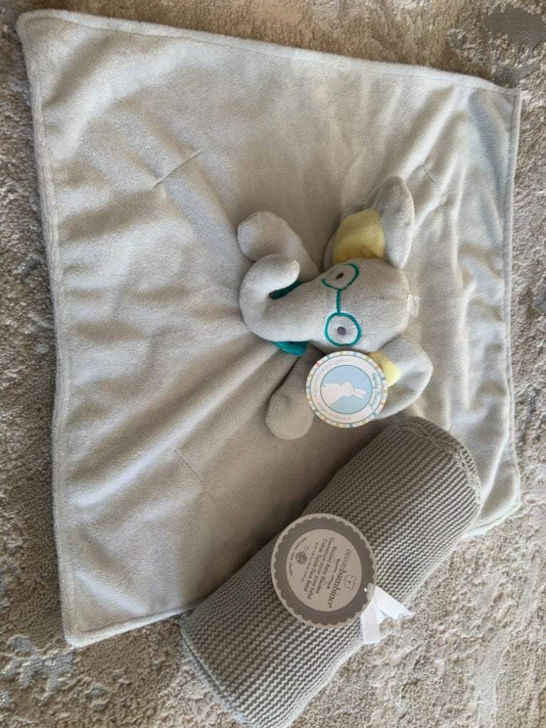 Honey Bunny cuddle pals- light grey elephant blanket + Piccolo Bambino light grey knitted baby blanket