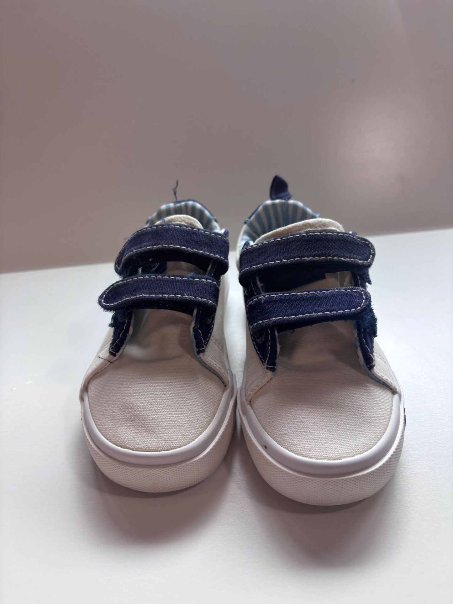size 9 bluey shoes , Shoes 9 (Toddler:2-4yr)
