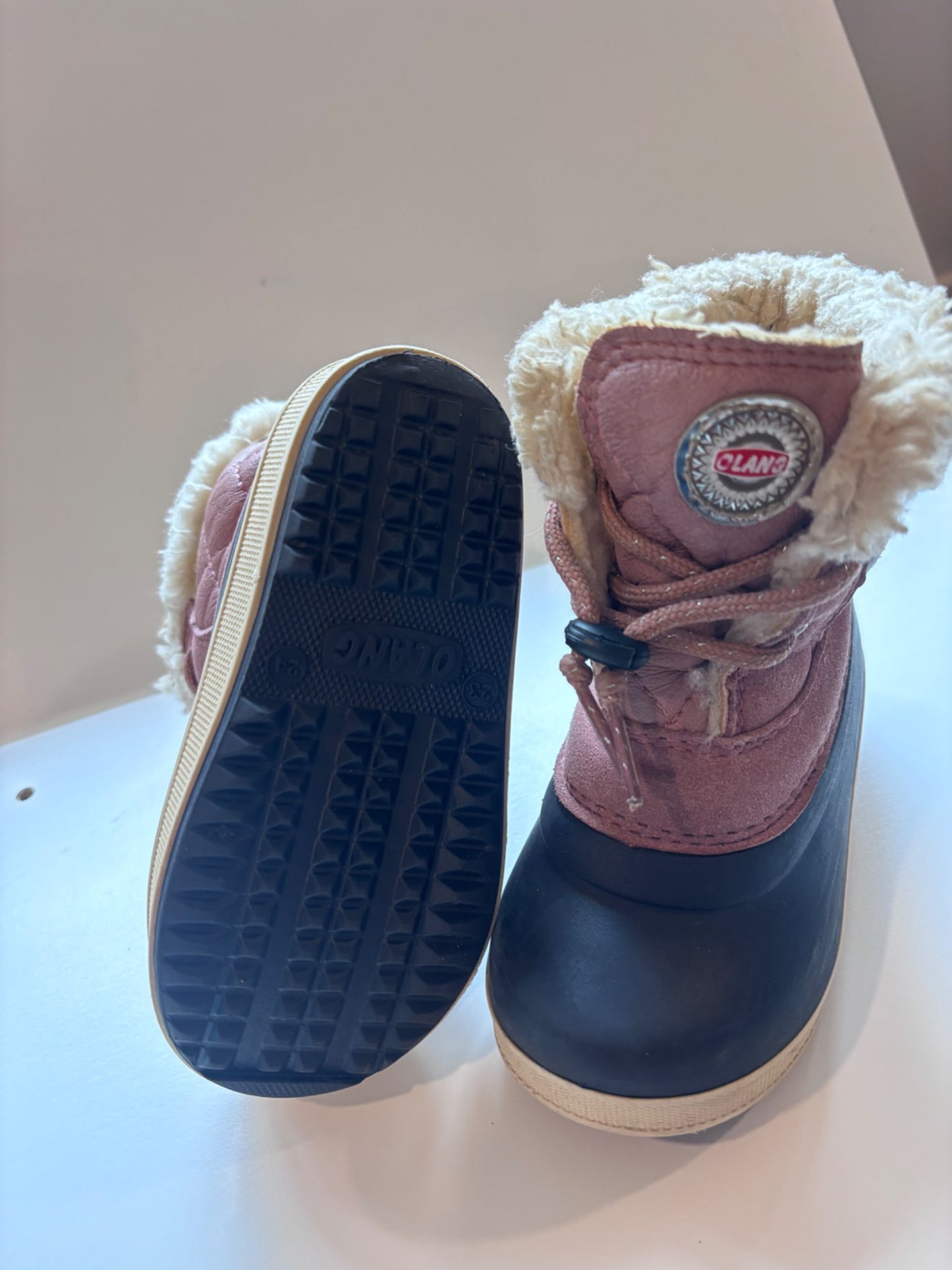 size 6/7 Olang winter boots , Shoes 6.5 (Walkers:12-24 mth)