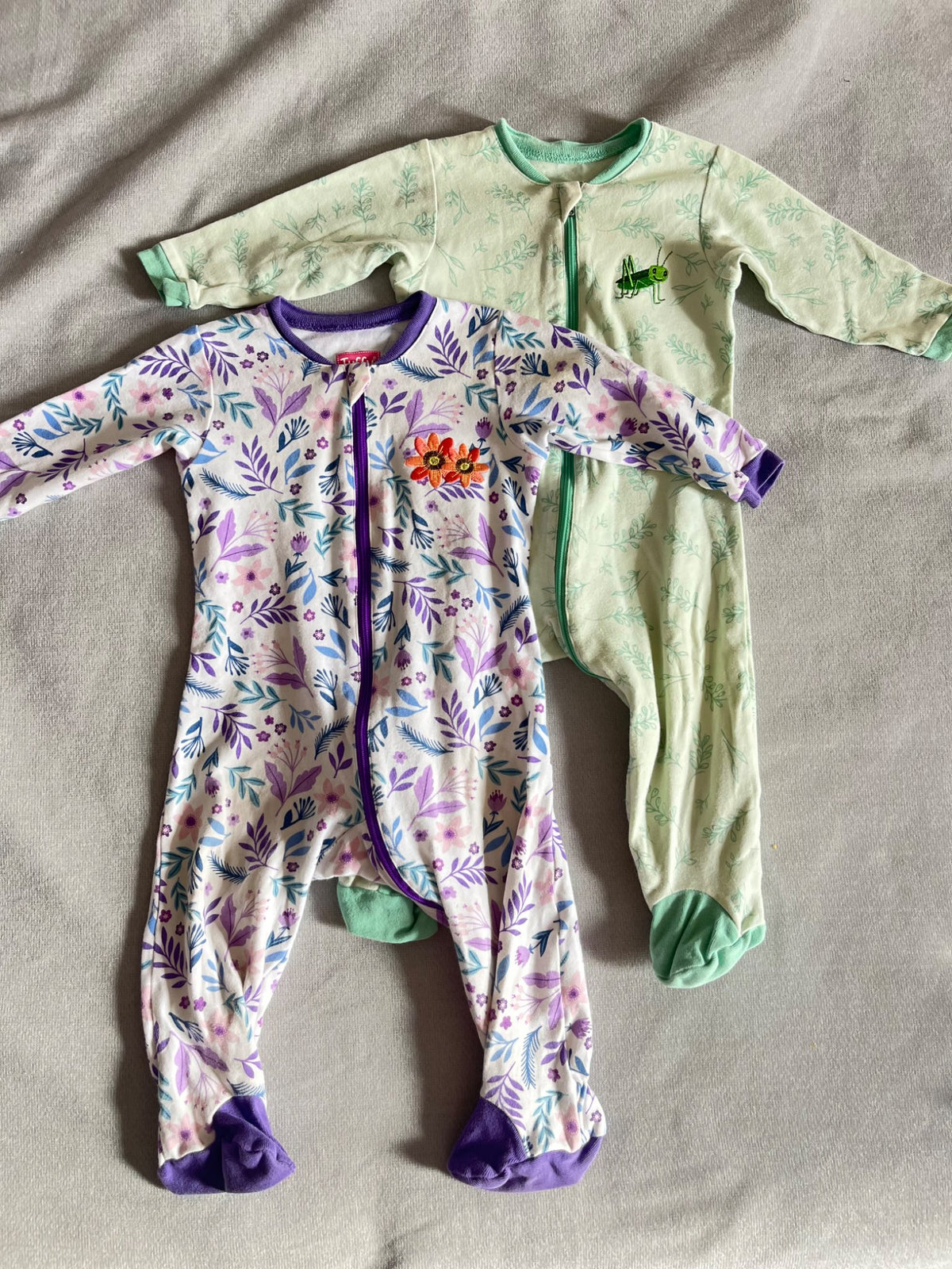 Two girls onesies, Kids 9 Month (6-9M)