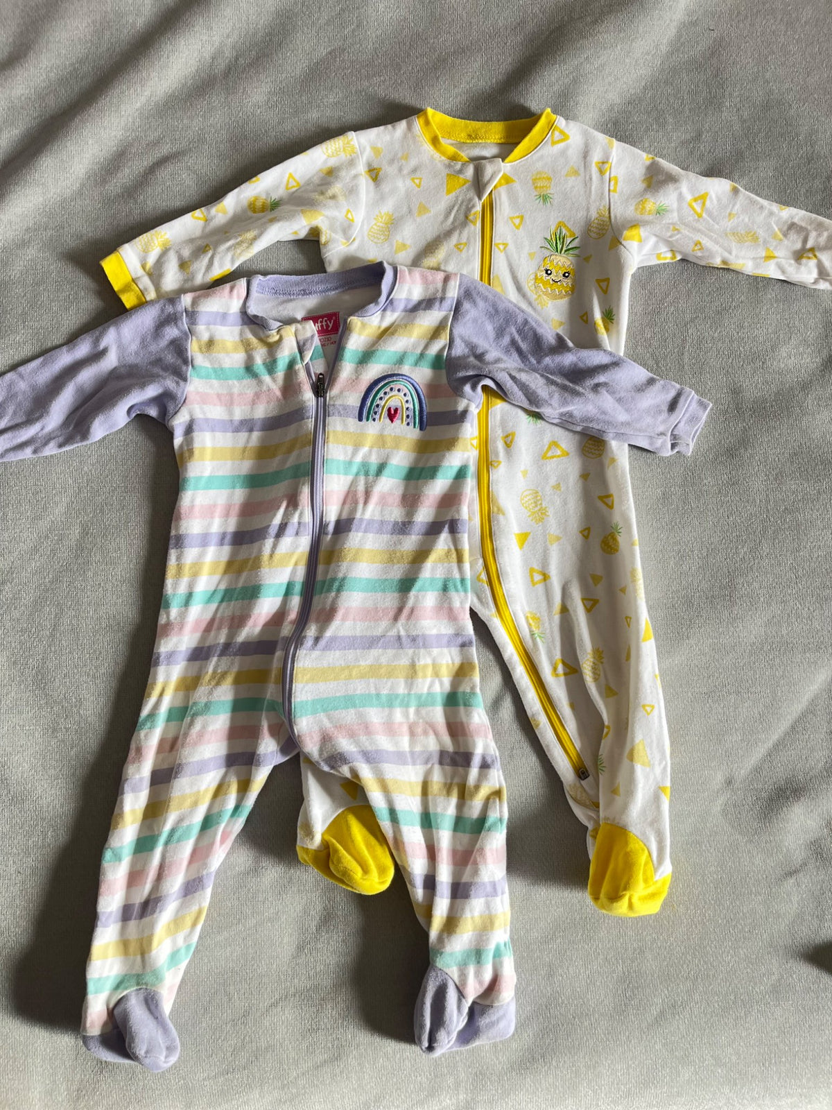 2 girls onesies, Kids 9 Month (6-9M)