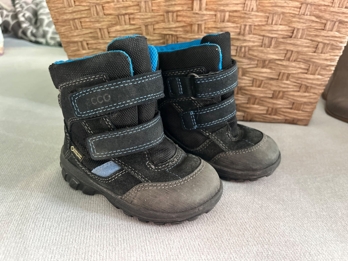 Boys snow boots, Shoes 4.5 (Walkers:12-24 mth)