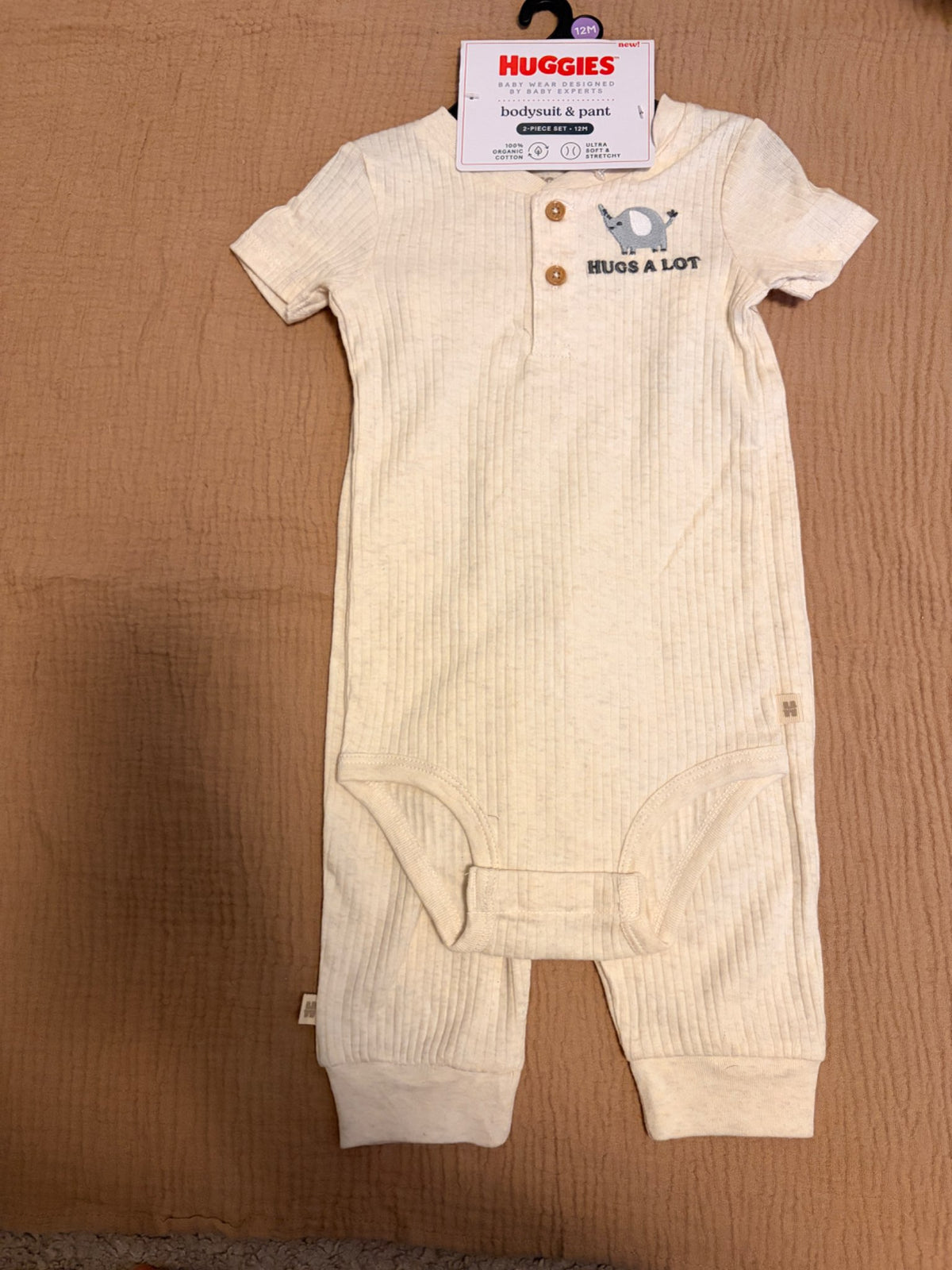 NWT Huggies outfit, Kids 12 Month (9-12M)
