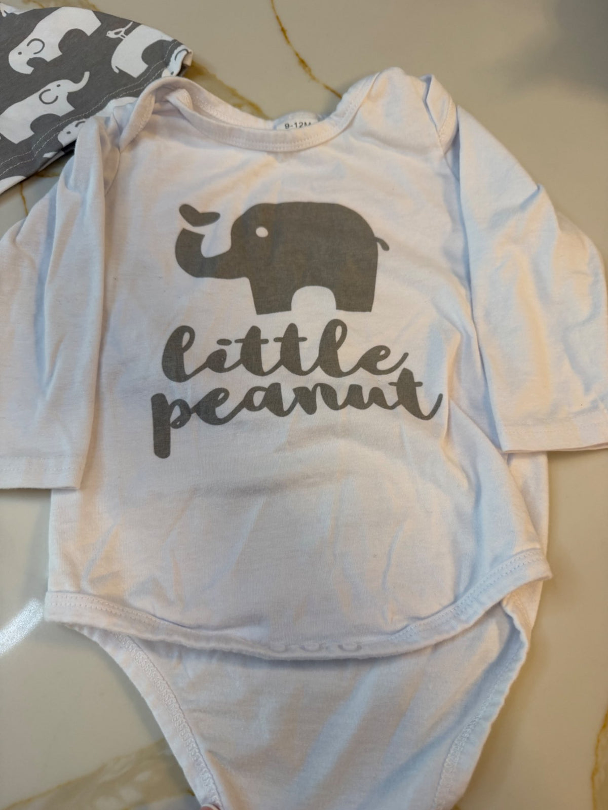 Baby peanut outfit 9–12month