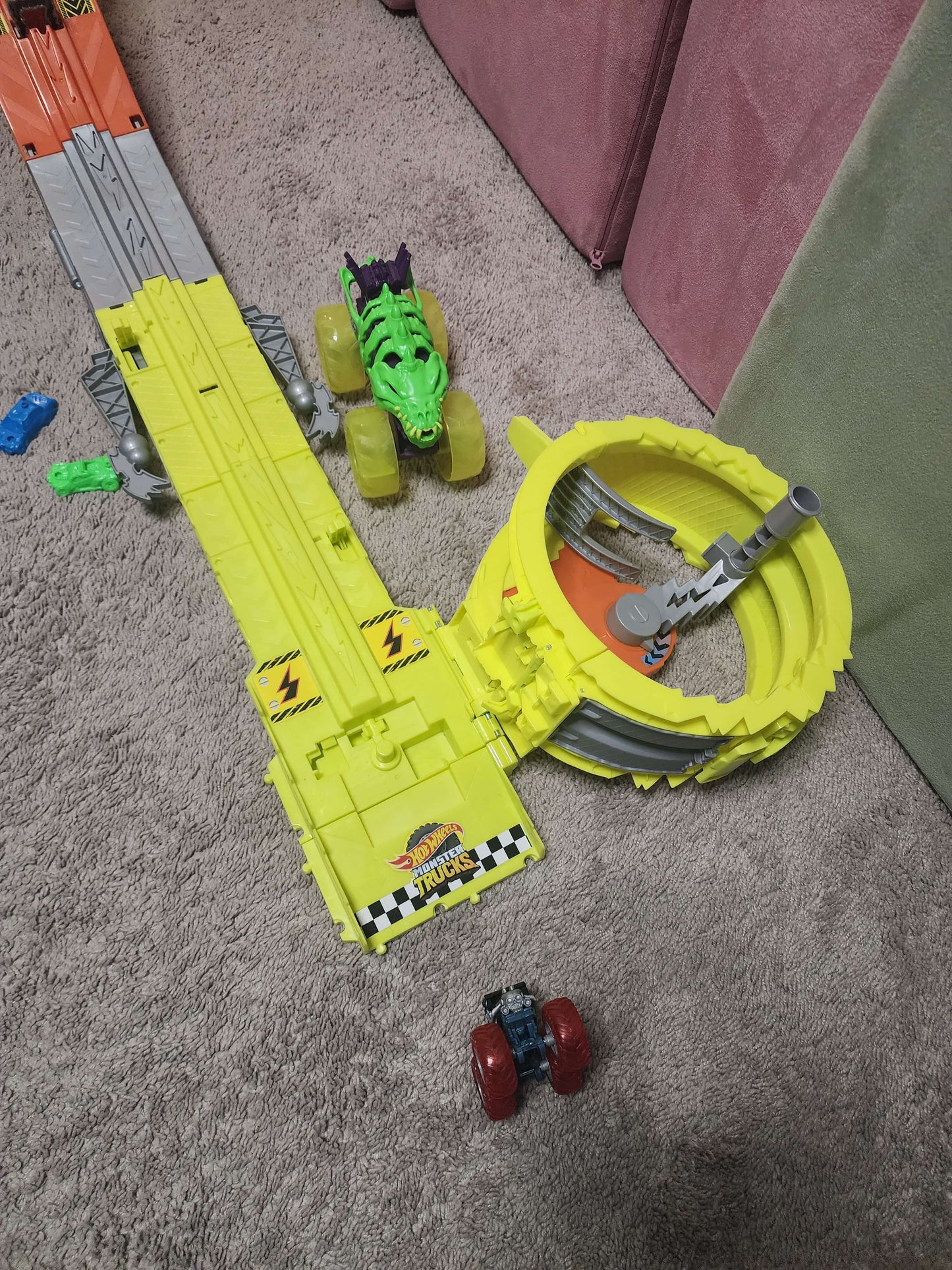 NEW! Hot wheels Monster Trucks Power Smashers. MSRP $49.99