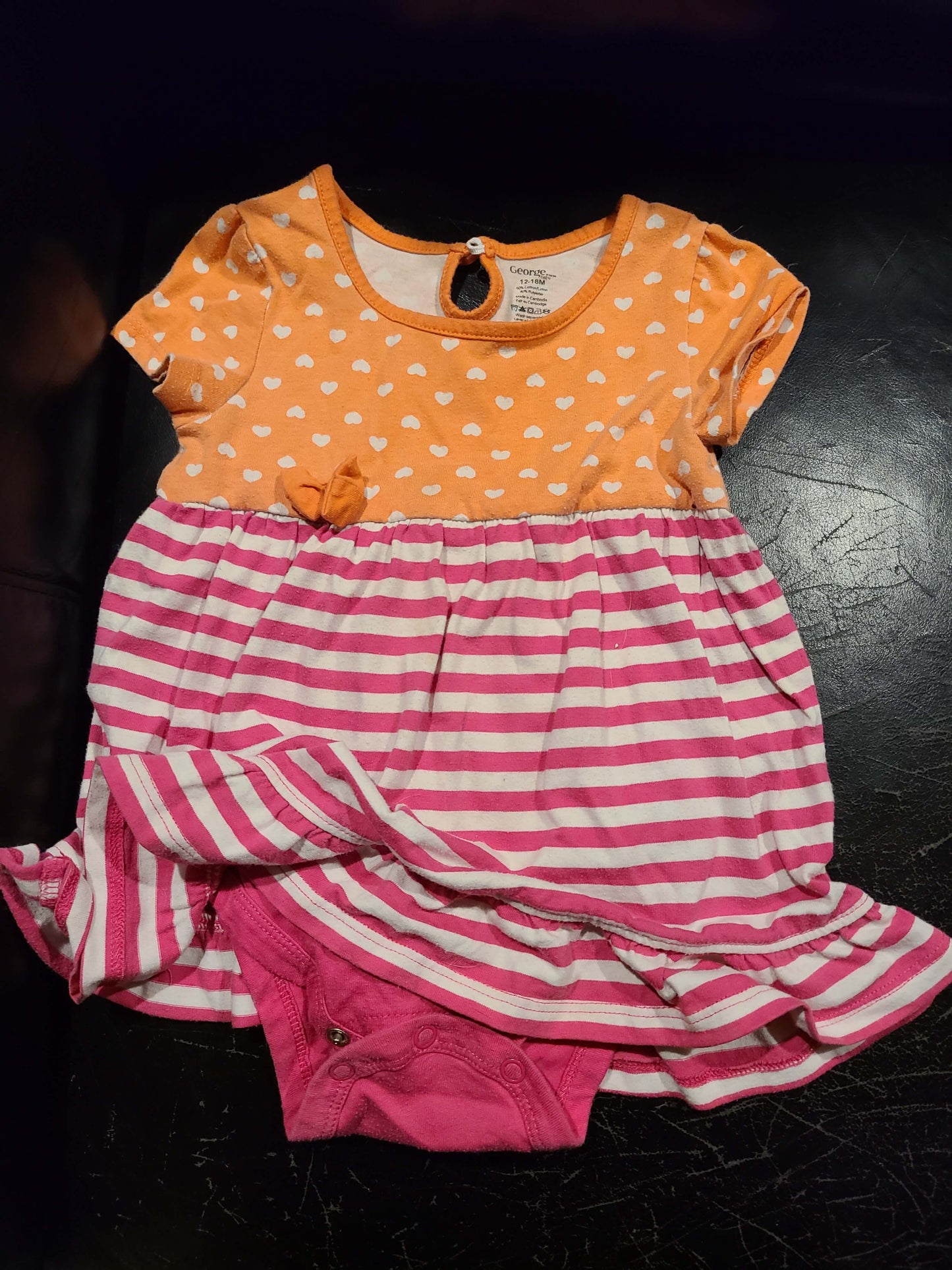 12 to 18 month shirt onsies.. 2 pcs, Kids 18 Month (12-18M)