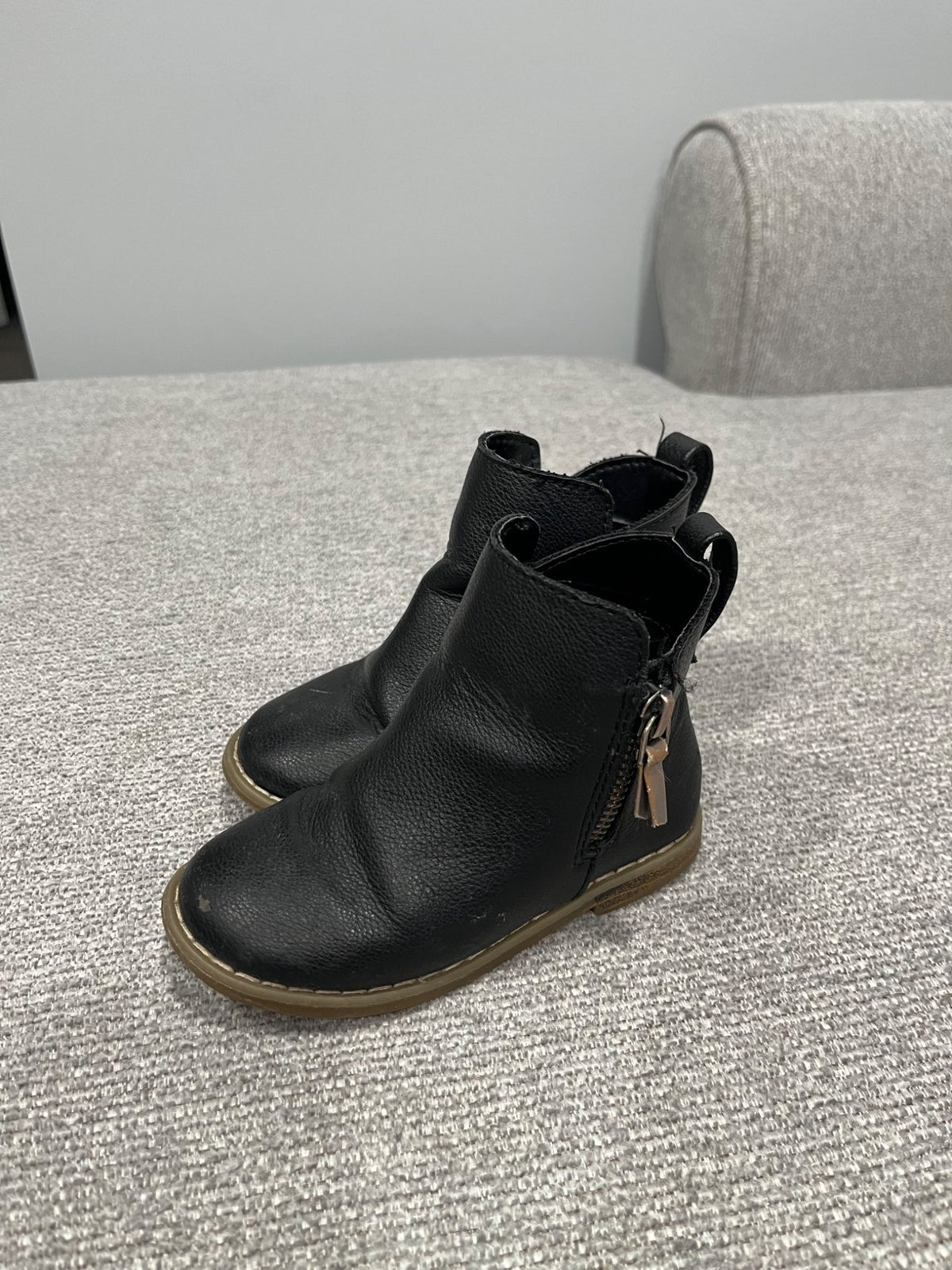 Size 7 toddler dress shoe, Shoes 7 (Walkers:12-24 mth)