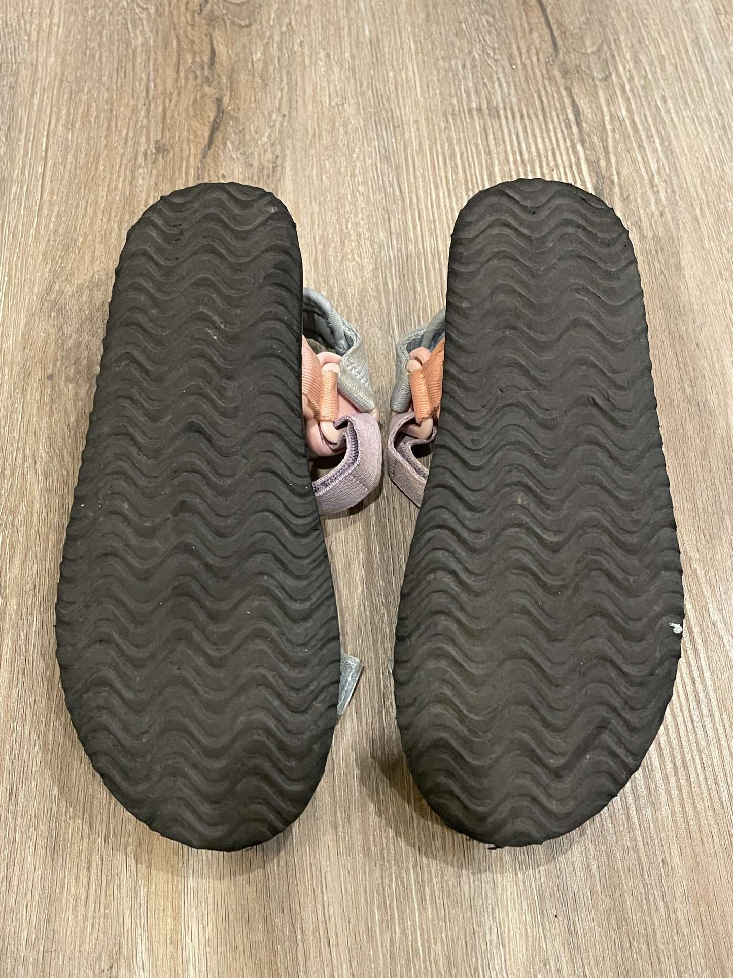 Gap Sandals Size 1-2, Shoes 1 (Kids:4-8yr)