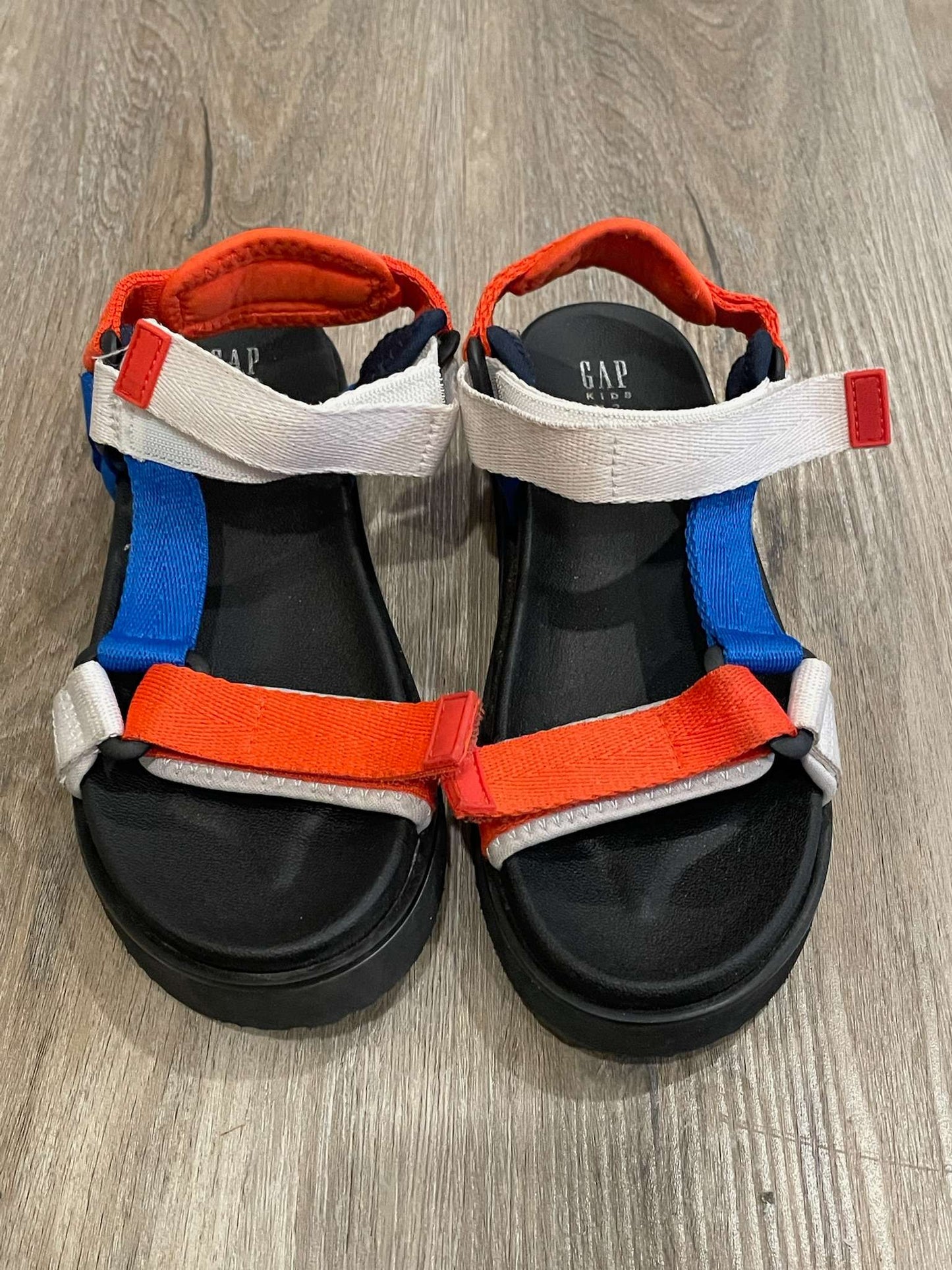 Gap Sandals Size 1-2, Shoes 1 (Kids:4-8yr)