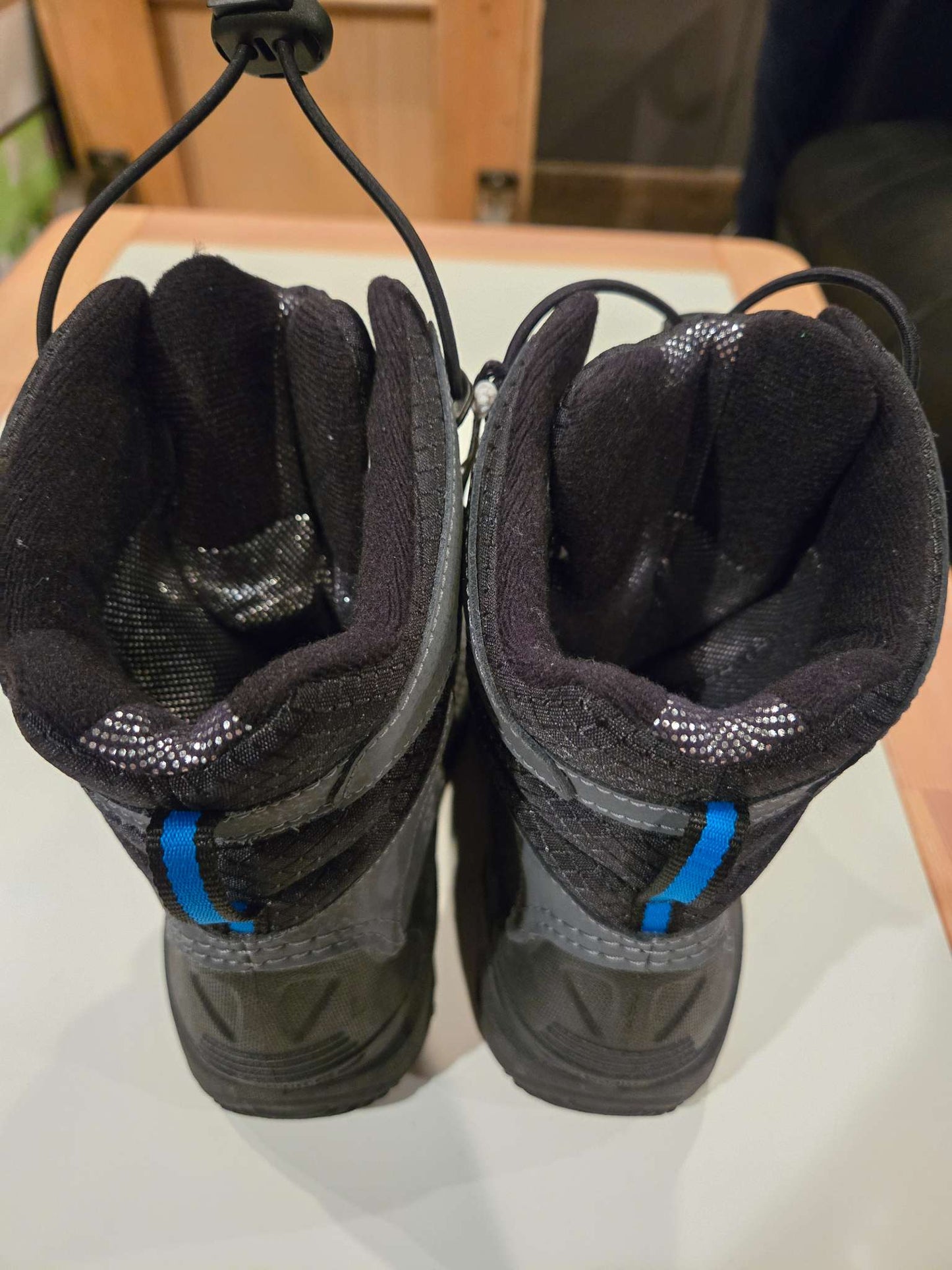 Columbia BNWT Size 3 Winter Boots, Shoes 3 (Kids:4-8yr)