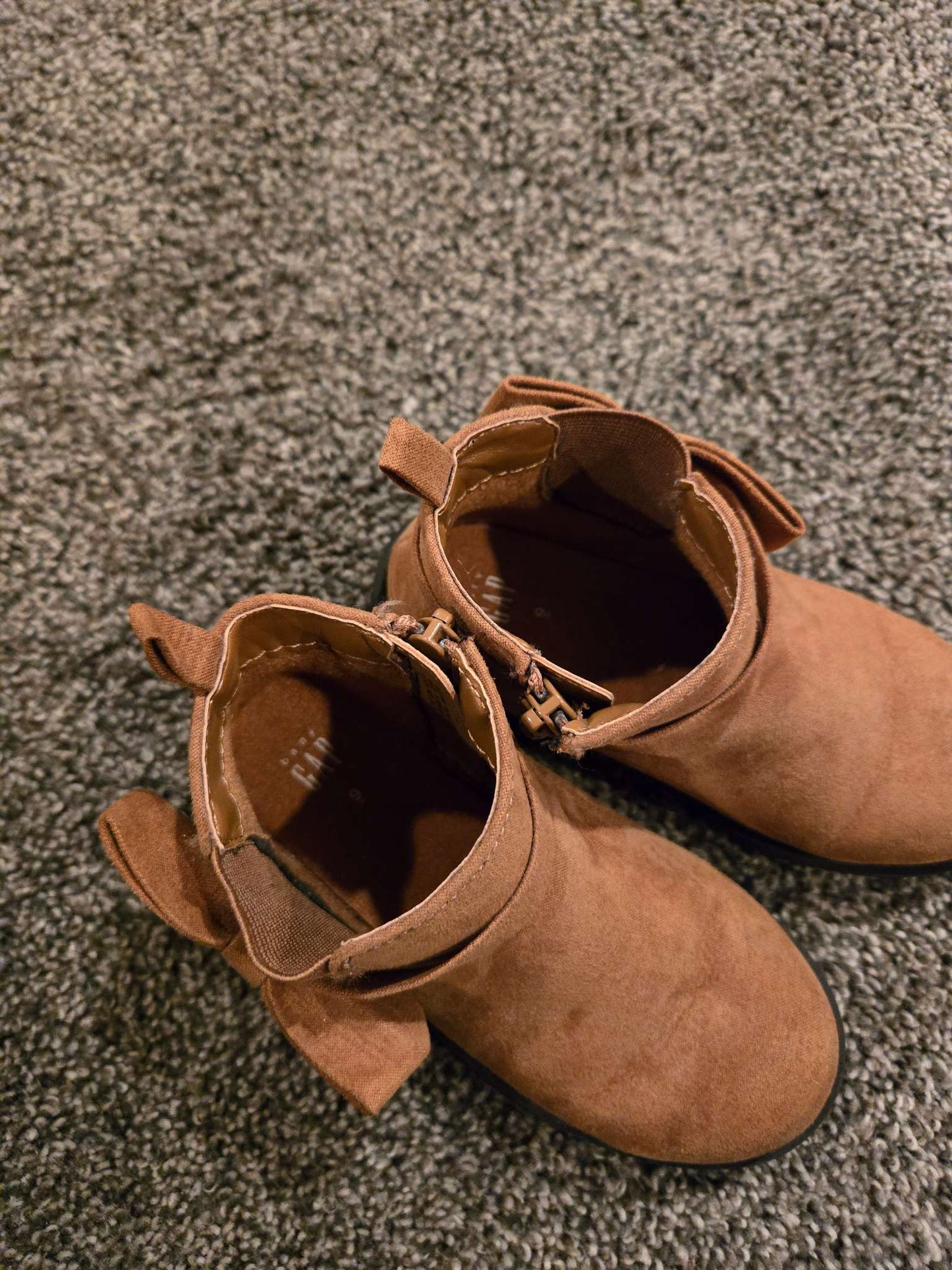 Baby Gap Size 9 Brown "Suede" Booties, Shoes 9 (Toddler:2-4yr)