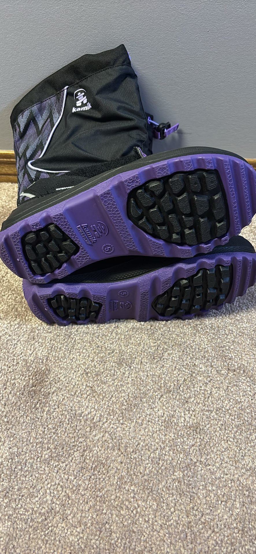 Kamik snow boots size 5 youth , Shoes 3 (Kids:4-8yr)