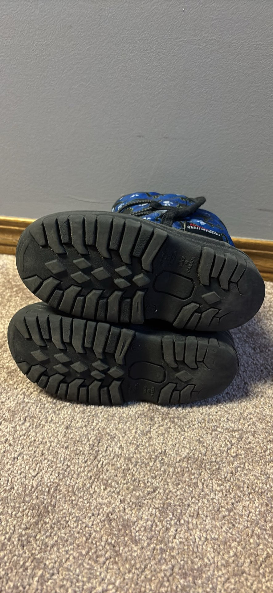 Boys winter boots size 10, Shoes 10 (Toddler:2-4yr)