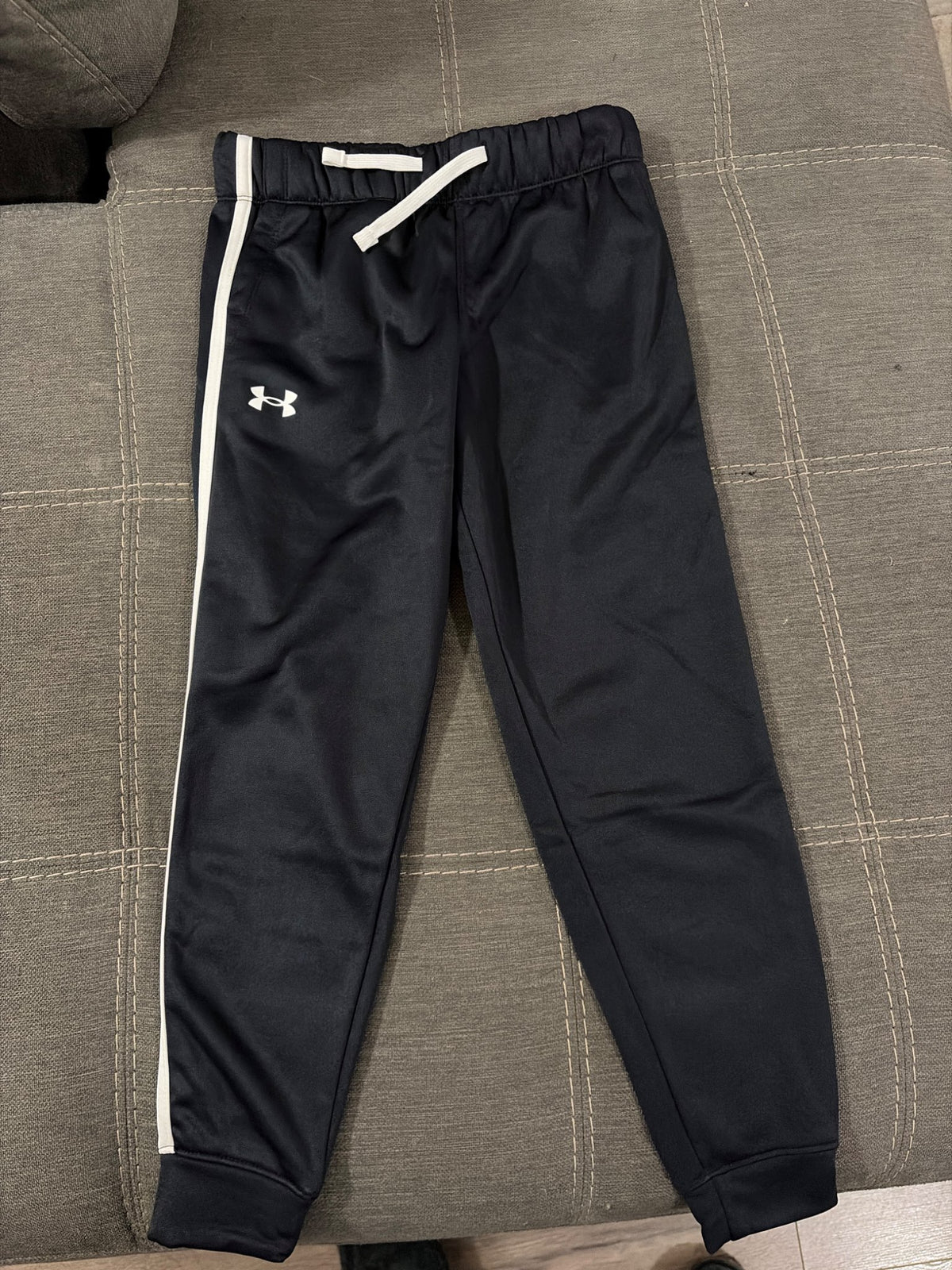 Under armour size YSM sweatpants , Kids 6/6X