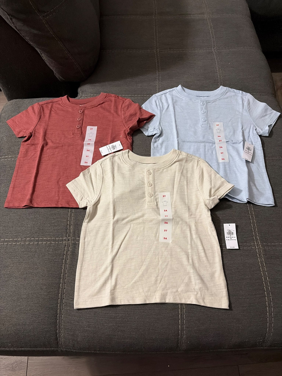 Old navy tshirts size 3 BNWT, Kids 3T