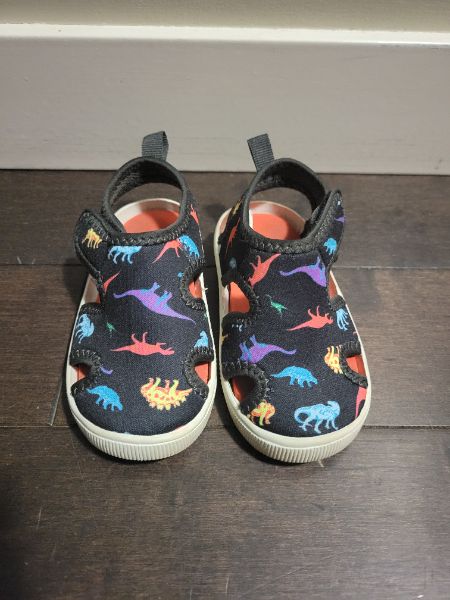 Boys 4T water shoes, Shoes 4.5 (Walkers:12-24 mth)