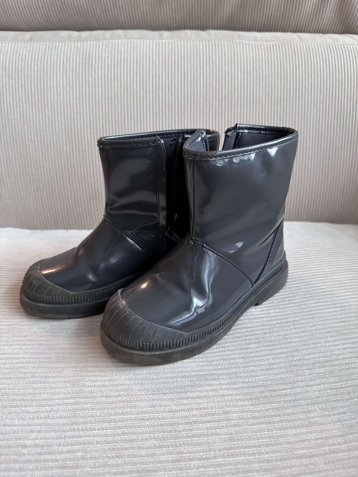 Zara zipper boots Euro 26/ 9.5 US , Shoes 9.5 (Toddler:2-4yr)