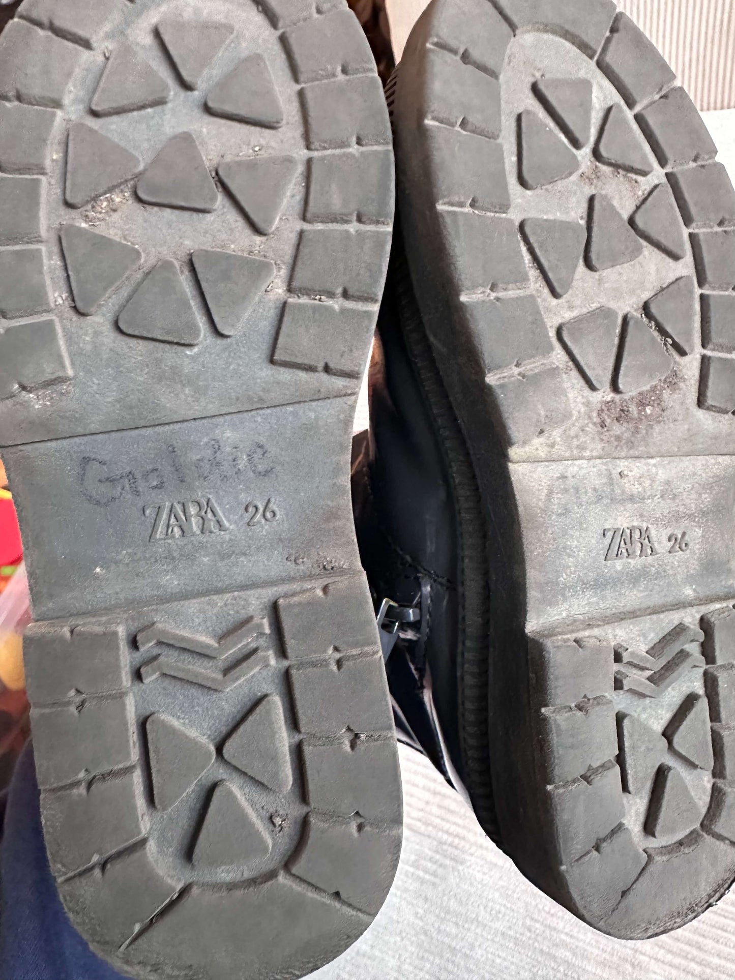 Zara zipper boots Euro 26/ 9.5 US , Shoes 9.5 (Toddler:2-4yr)