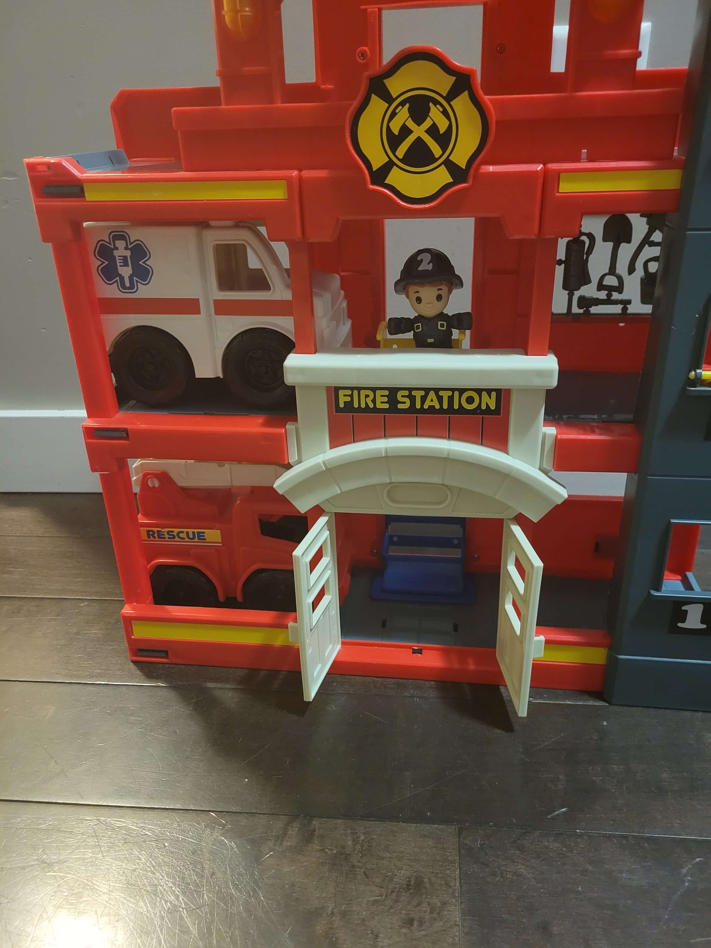 Fire station toy set