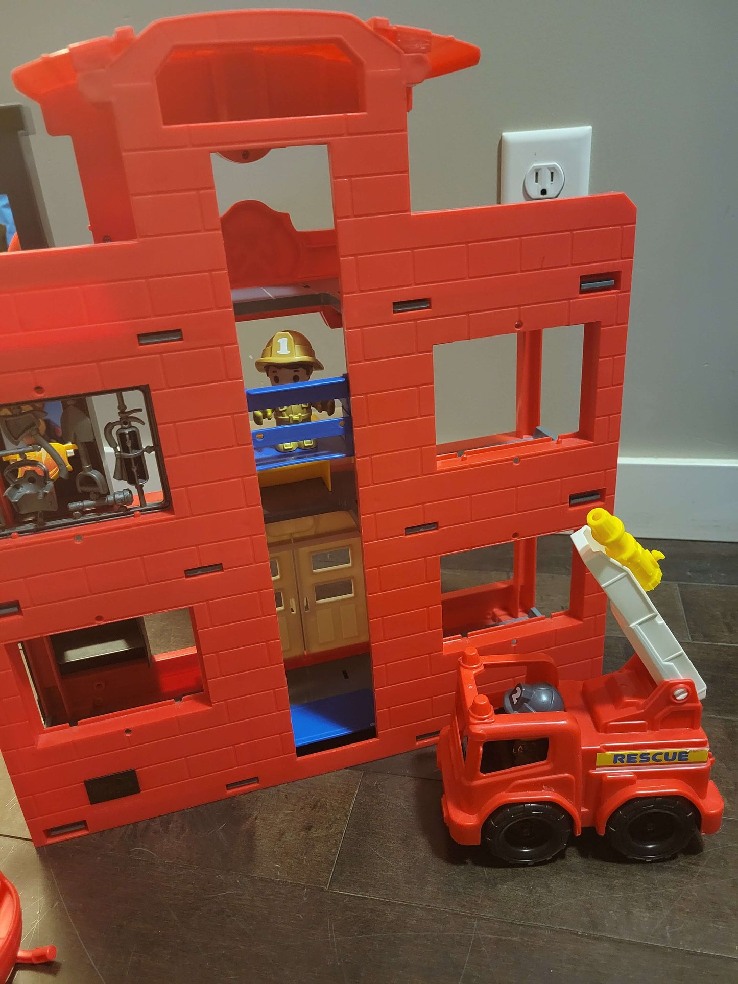 Fire station toy set
