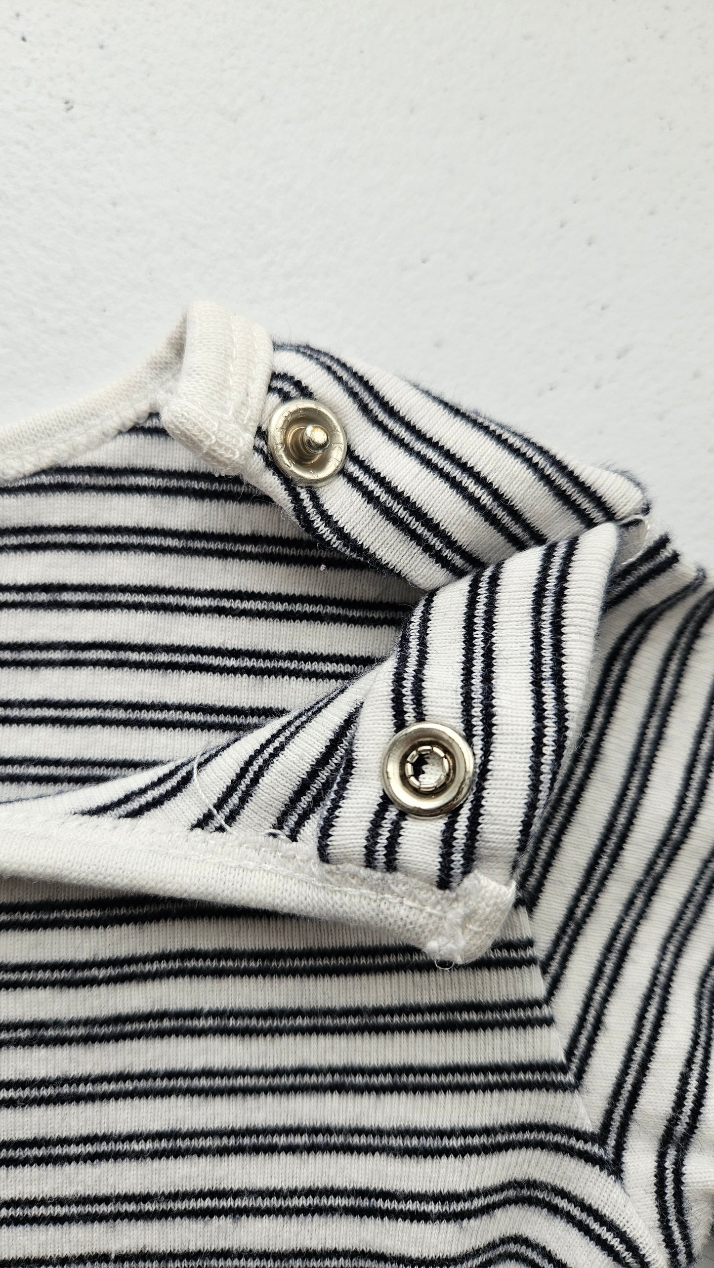 Black & White Striped, Long-Sleeved Onesie Top, H&M, 2-4M, Kids 6 Month (3-6M)