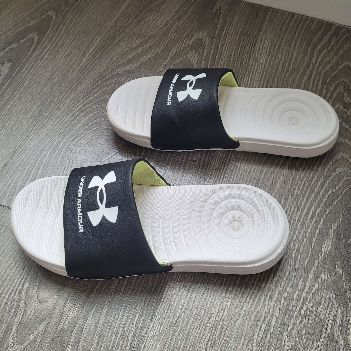 Boys' Under Armour Slides Size 3, Shoes 3 (Kids:4-8yr)