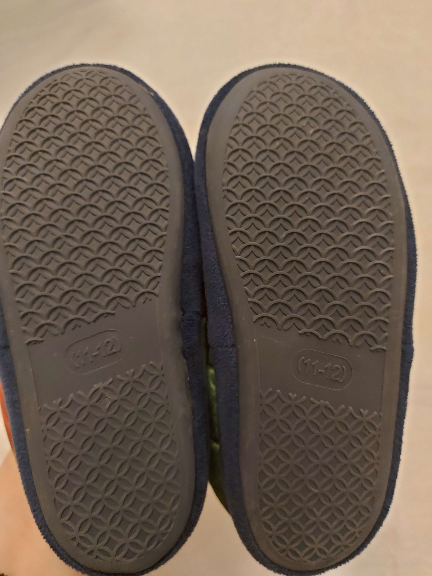 Boy slippers, size 11-12, Shoes 12 (Toddler:2-4yr)
