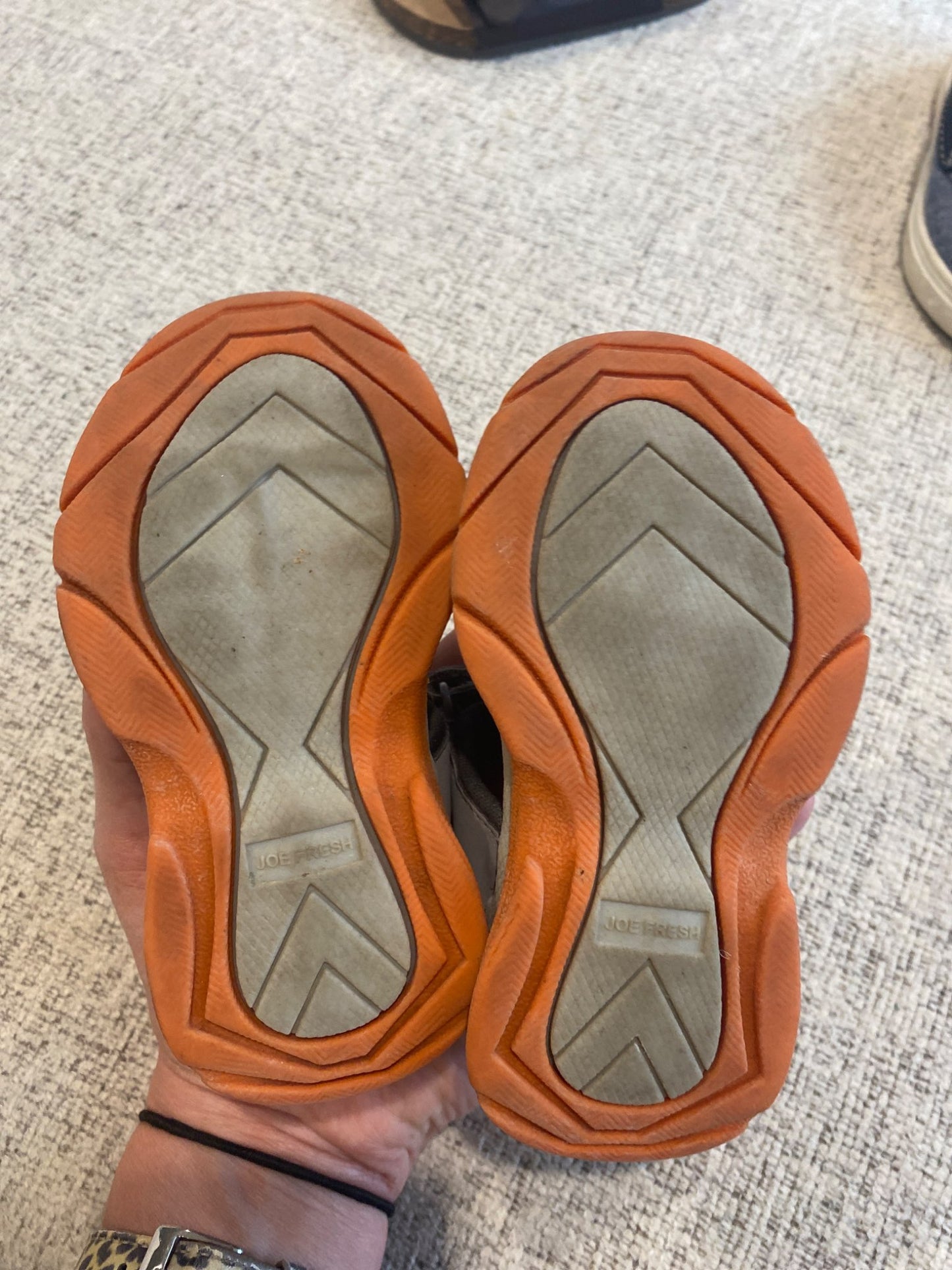 Joe Fresh Size 6 sandals , Shoes 6 (Walkers:12-24 mth)