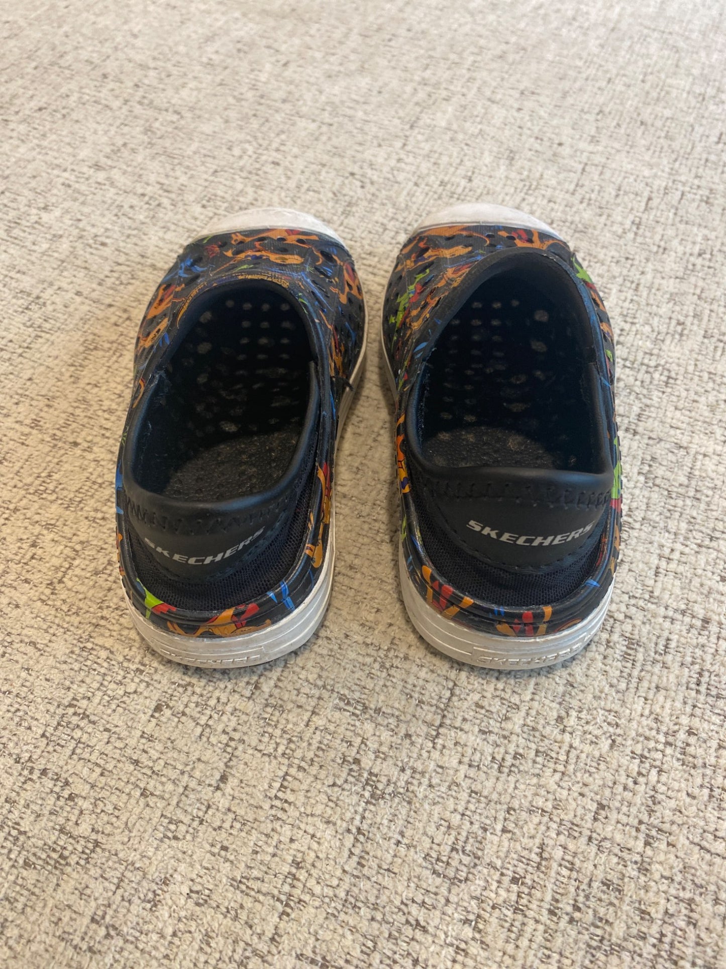 Sketchers slip ons size 6, Shoes 6 (Walkers:12-24 mth)