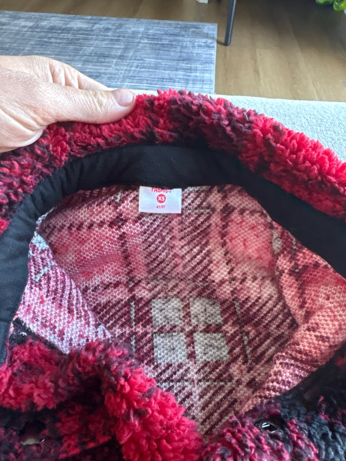 Fuzzy Plaid coat size 4/5T, Kids 4/4T