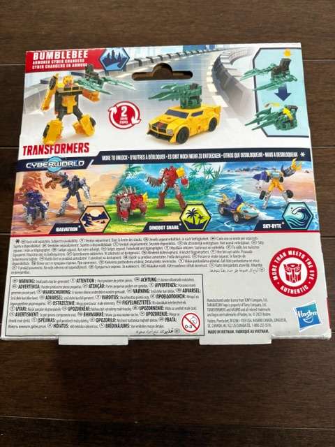 NEW Hasbro Transformers Cyberworld Armored Cyber Changers Bumblebee
