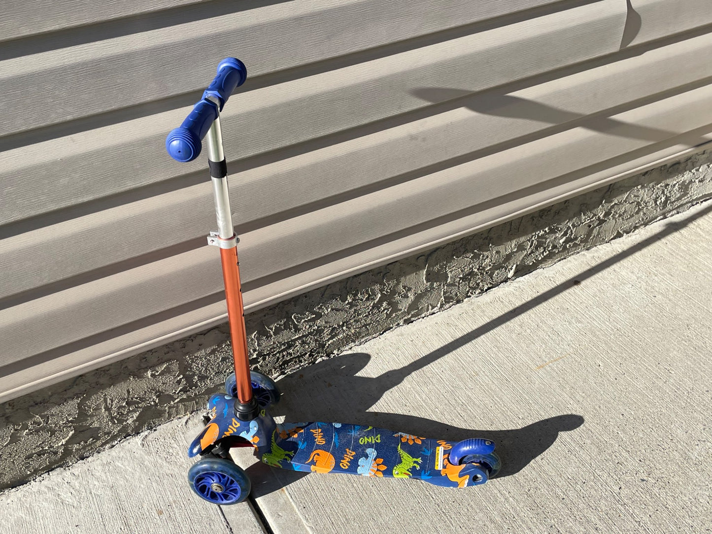 Kids 3 Wheel Scooter, Dinosaur theme