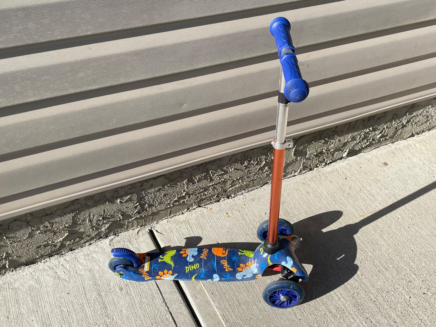 Kids 3 Wheel Scooter, Dinosaur theme