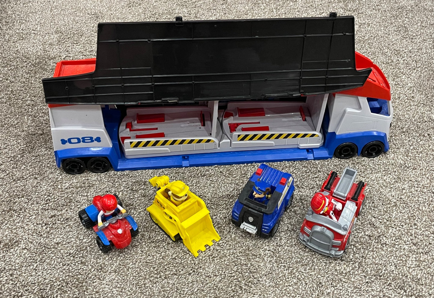 Paw Patrol Truck with 4 vehicles and characters