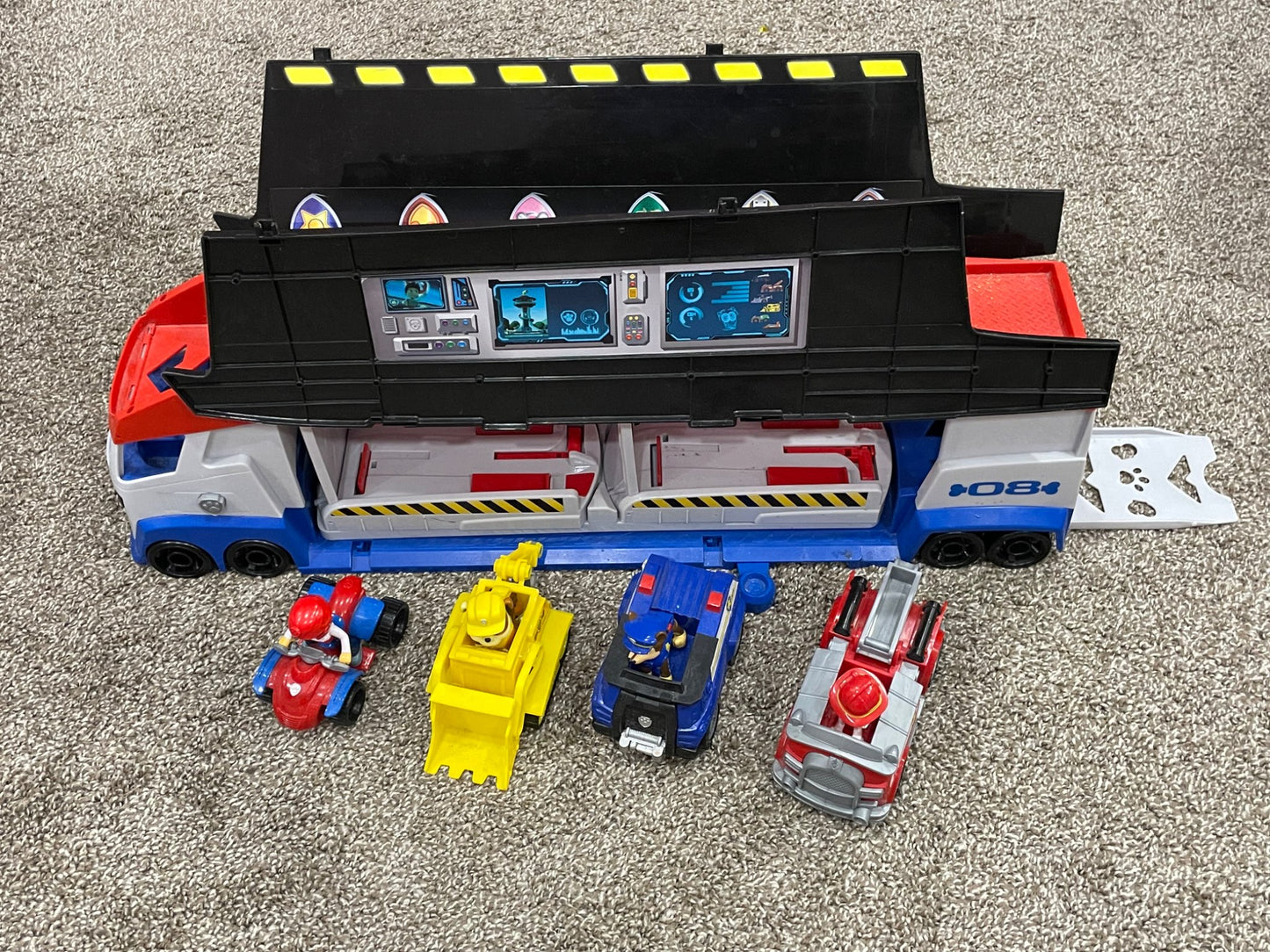 Paw Patrol Truck with 4 vehicles and characters