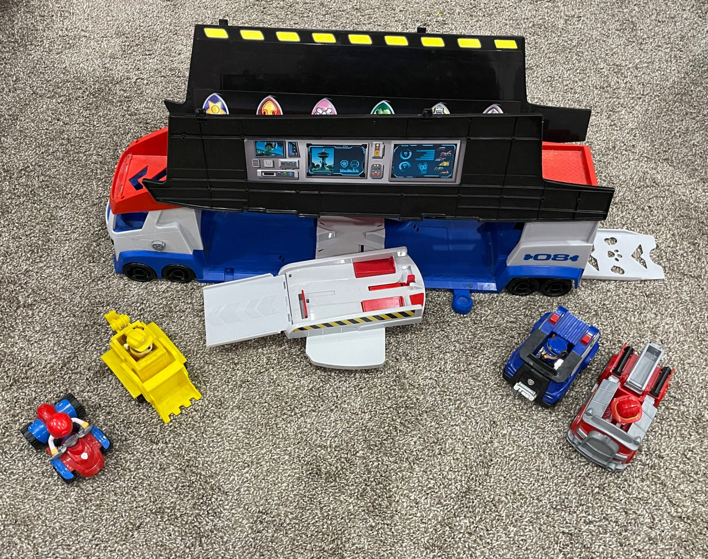Paw Patrol Truck with 4 vehicles and characters