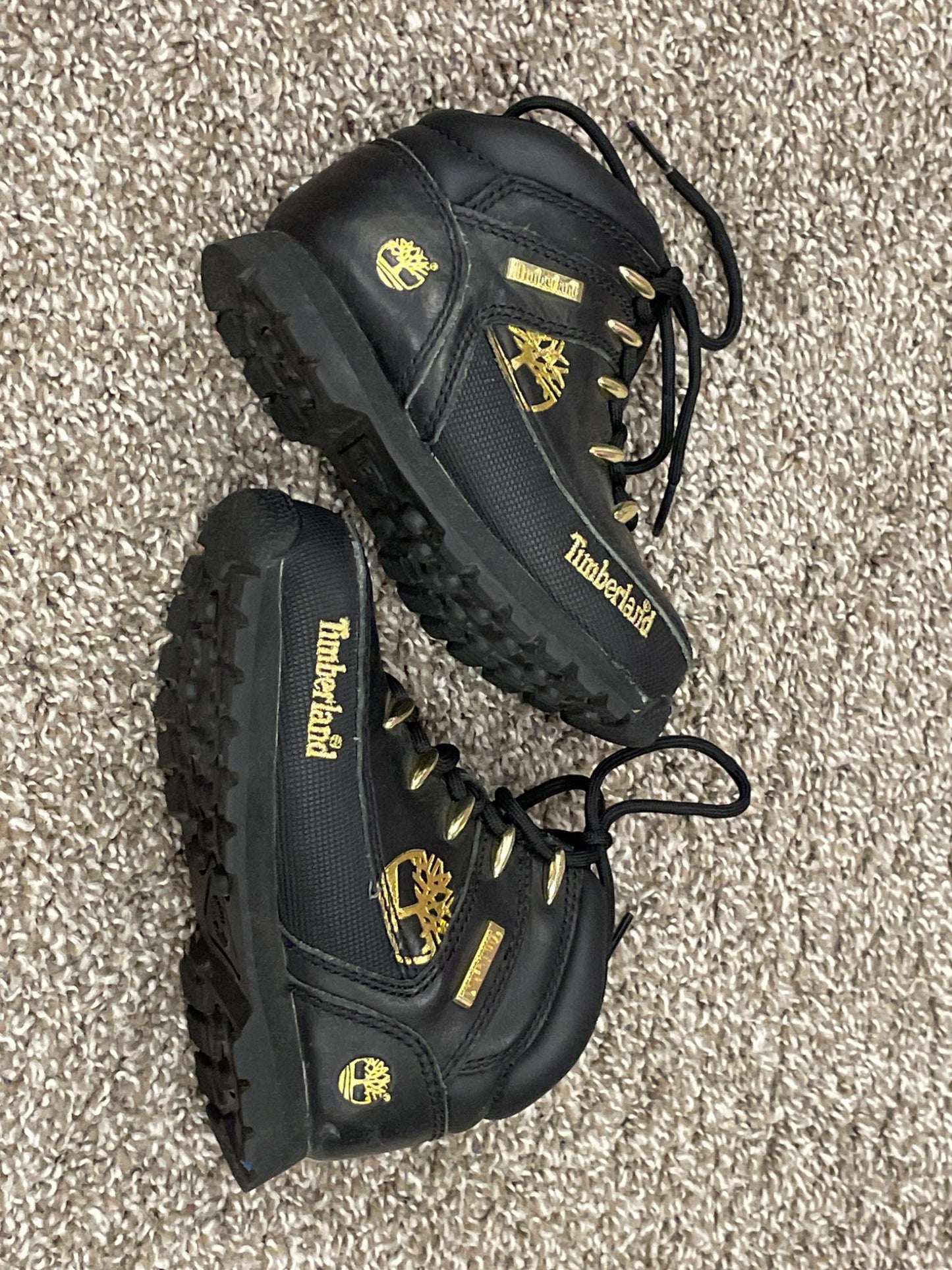Kids Black Timberland Boots with Gold Accents, Excellent Used Condition (EUC), Size 9.5 , Shoes 9.5 (Toddler:2-4yr)