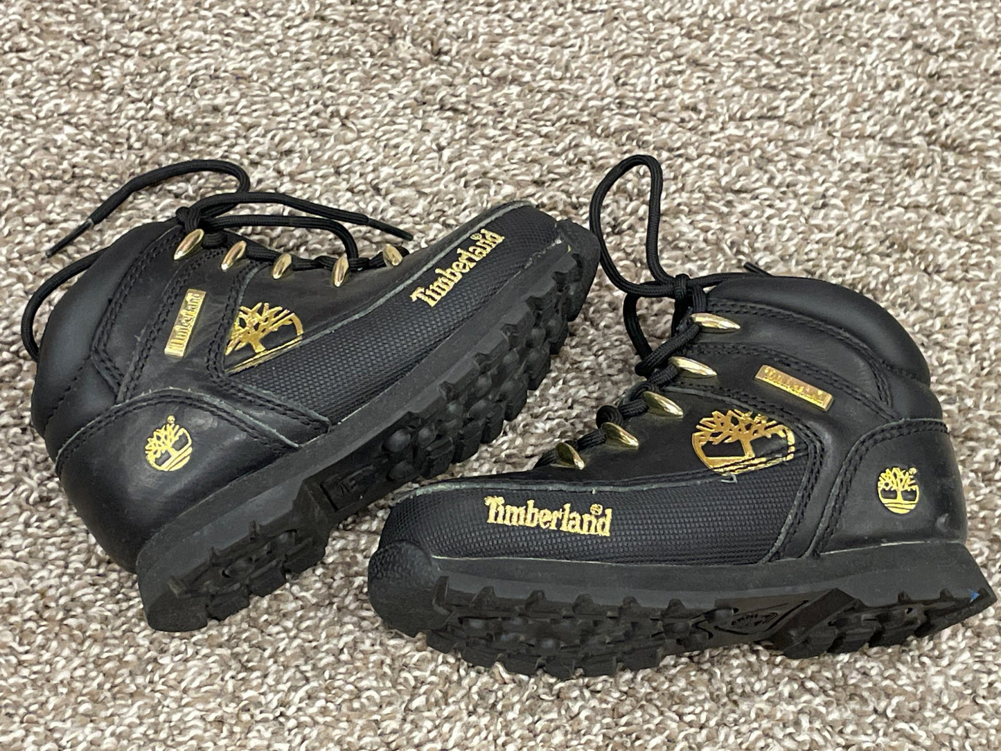 Kids Black Timberland Boots with Gold Accents, Excellent Used Condition (EUC), Size 9.5 , Shoes 9.5 (Toddler:2-4yr)