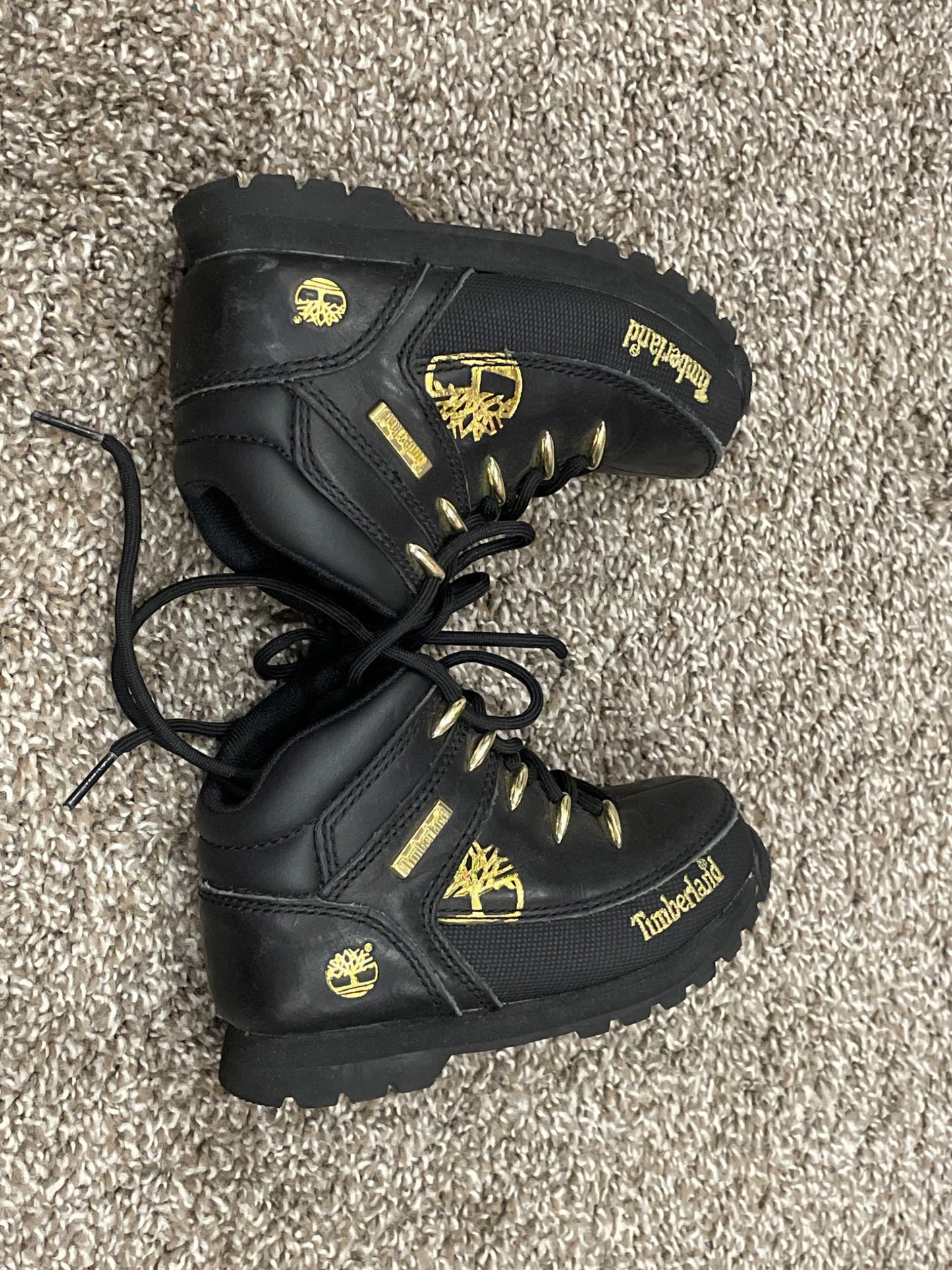 Kids Black Timberland Boots with Gold Accents, Excellent Used Condition (EUC), Size 9.5 , Shoes 9.5 (Toddler:2-4yr)