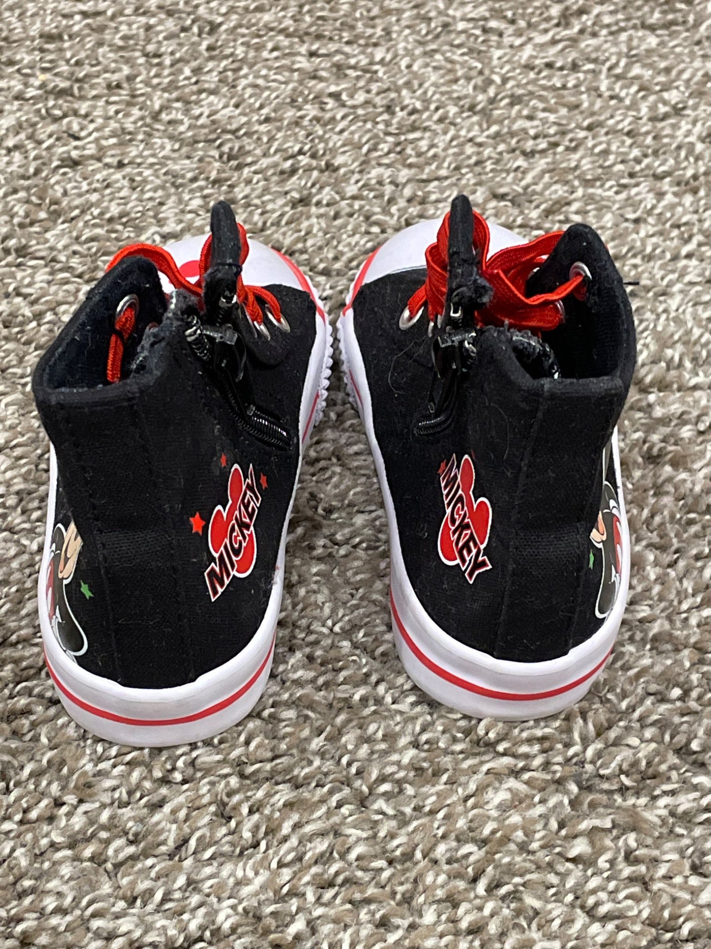 Disney Mickey Mouse Hi-top Sneakers, size 7, Excellent Used Condition (EUC), Shoes 7 (Walkers:12-24 mth)