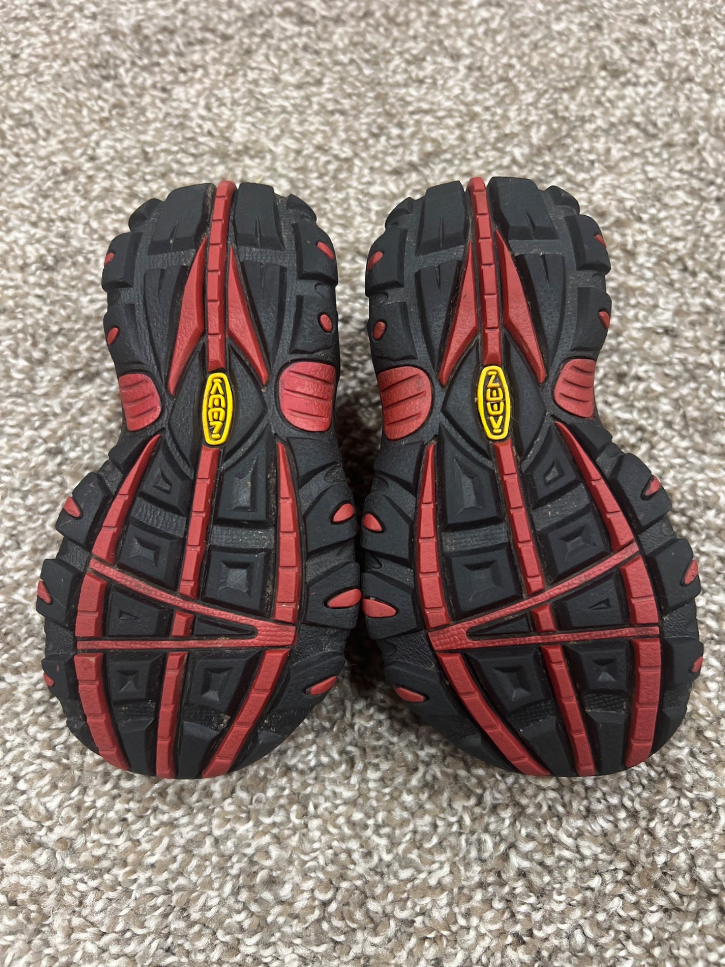 Black Keen Hiking Shoes / Sneakers, size 8, Very Good Used Condition (VGUC), Shoes 8 (Toddler:2-4yr)