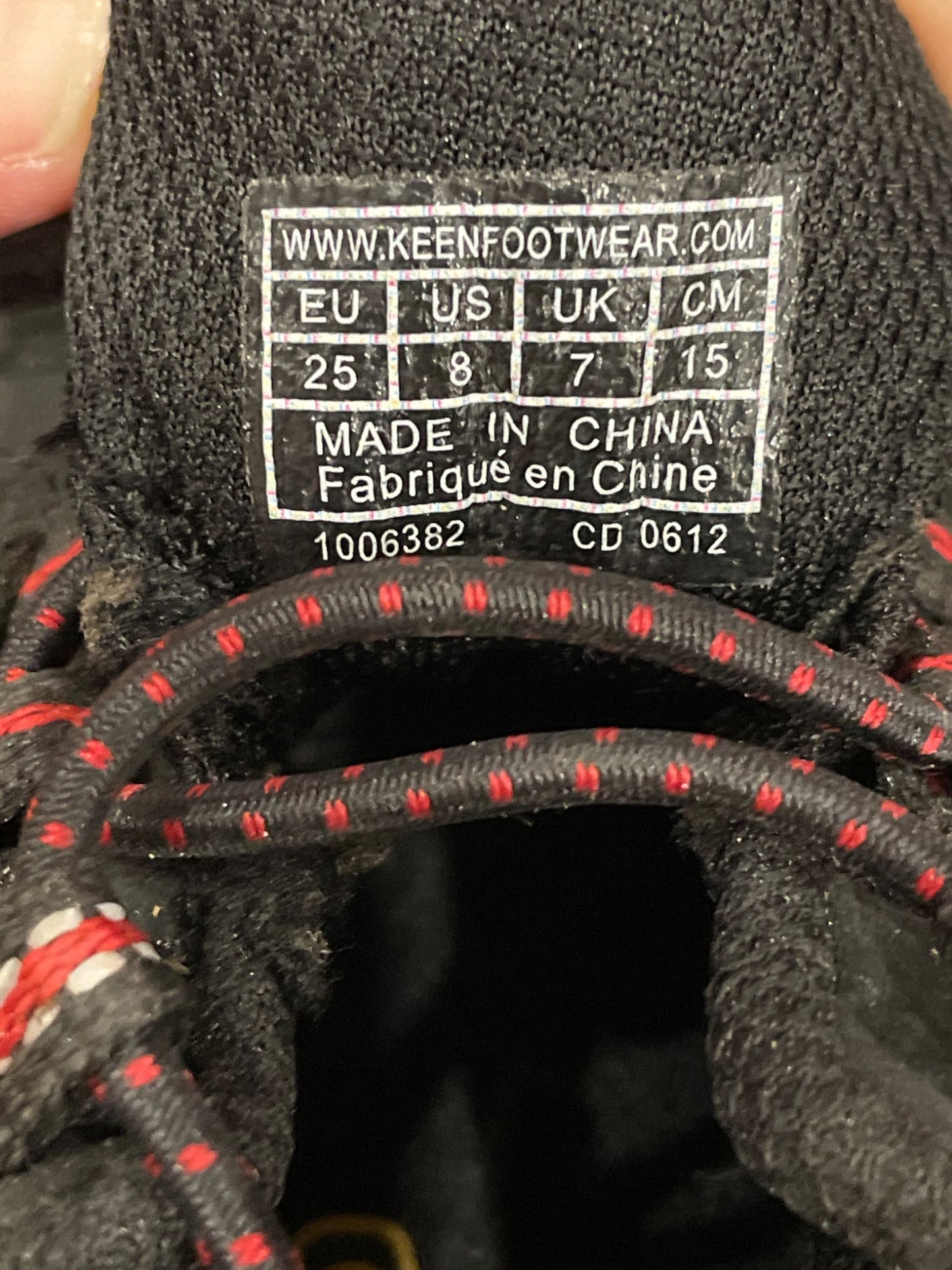 Black Keen Hiking Shoes / Sneakers, size 8, Very Good Used Condition (VGUC), Shoes 8 (Toddler:2-4yr)